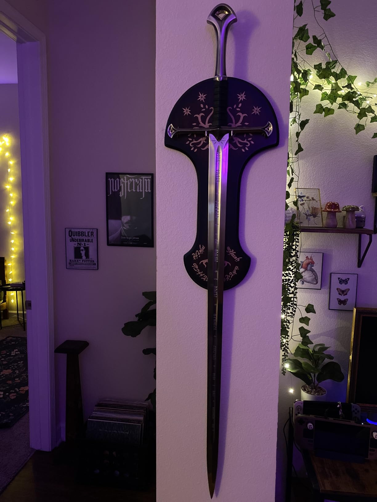 United Cutlery Lord of the Rings Anduril Sword of King Elessar | Officially Licensed Replica | Wall Plaque | LOTR Movie Collectible | Length 52 7/8-inch customer photo 2