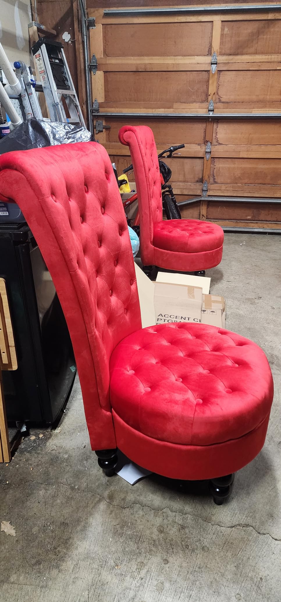 AVAWING 46-Inch High Back Velvet Tufted Royal Throne Chairs Set of 2, Black | Wide Spacious Seat; Soft Wear-Resistant Velvet; Solid Rubberwood Frame; Easy Assembly customer photo 2