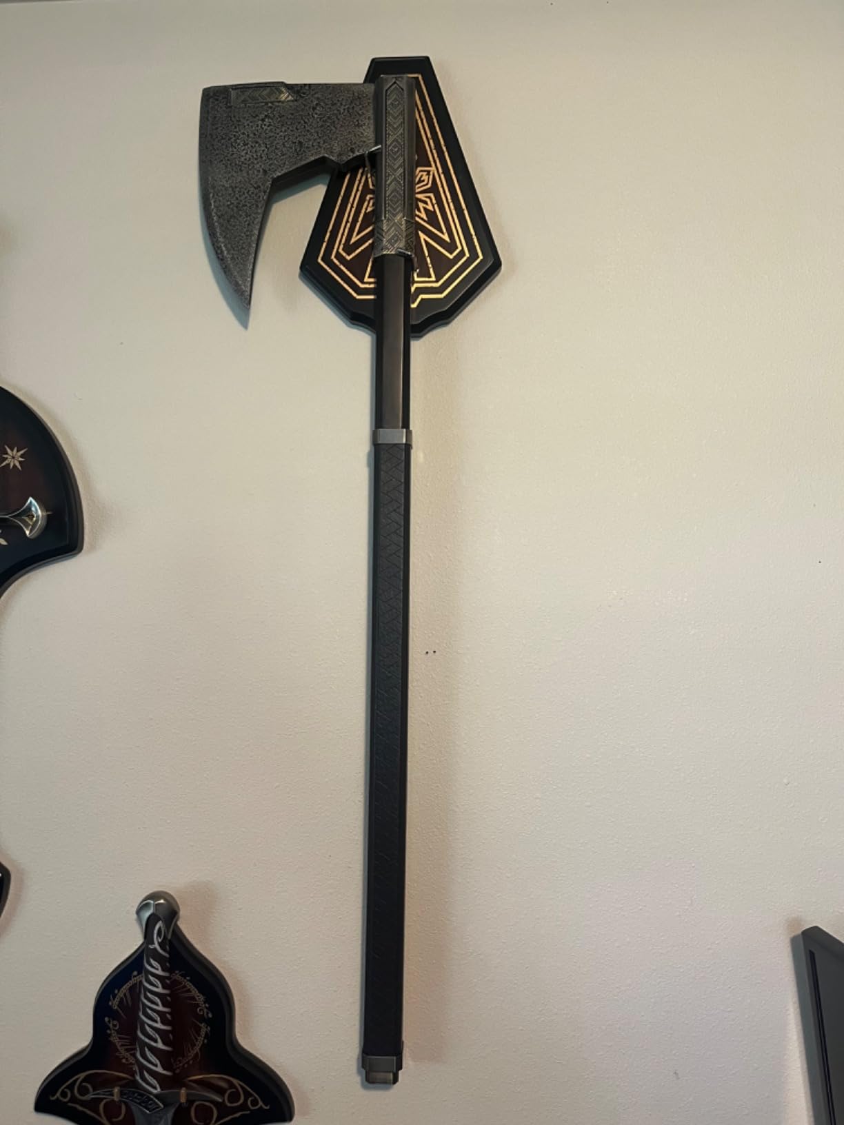 Lord of The Rings Bearded Axe of Gimli and Display Plaque | Officially Licensed Replica, Cast Stainless Steel Blade, Gold Engravings, Weathered Look customer photo 1