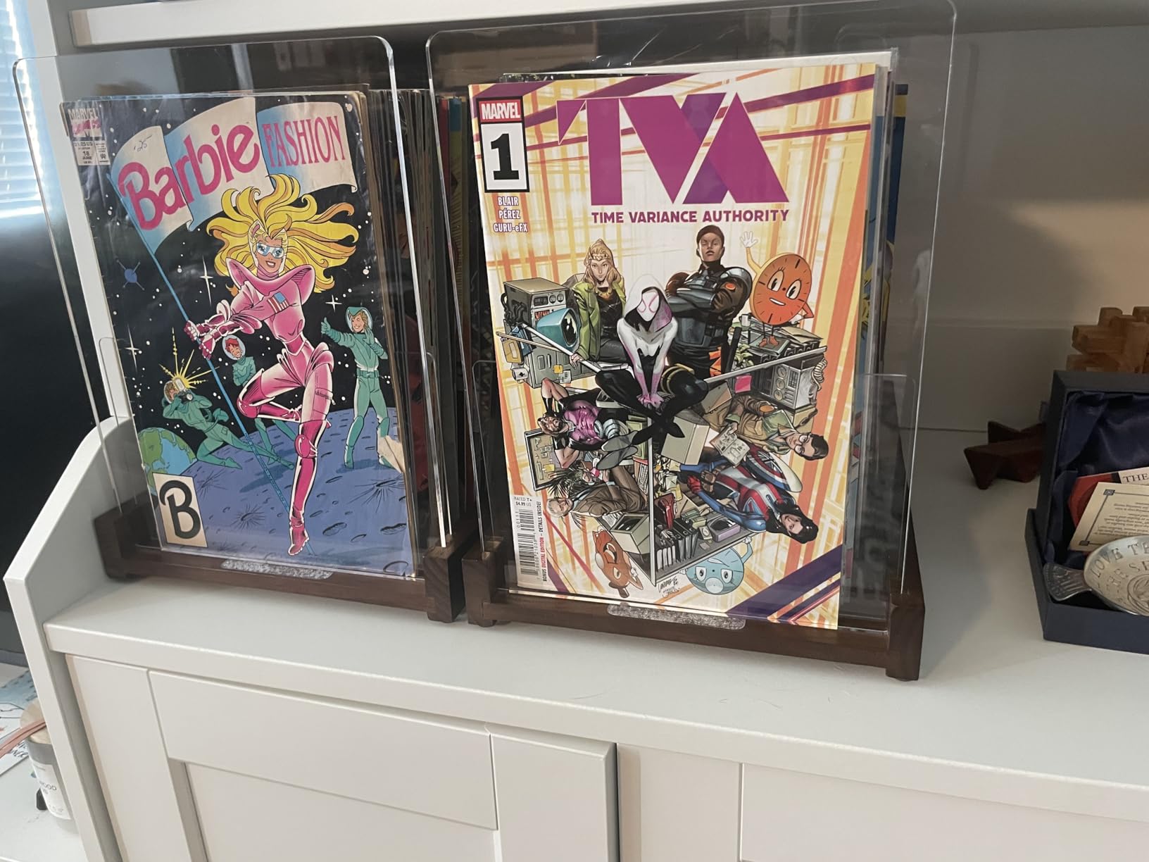 Patented Comic Book Storage Holder - Wooden & Acrylic Display Box/Case for Collectors - Organizer for Comics, Magazines & Books - Holds 150 Issues, 14.5x8 in (Black) customer photo 1