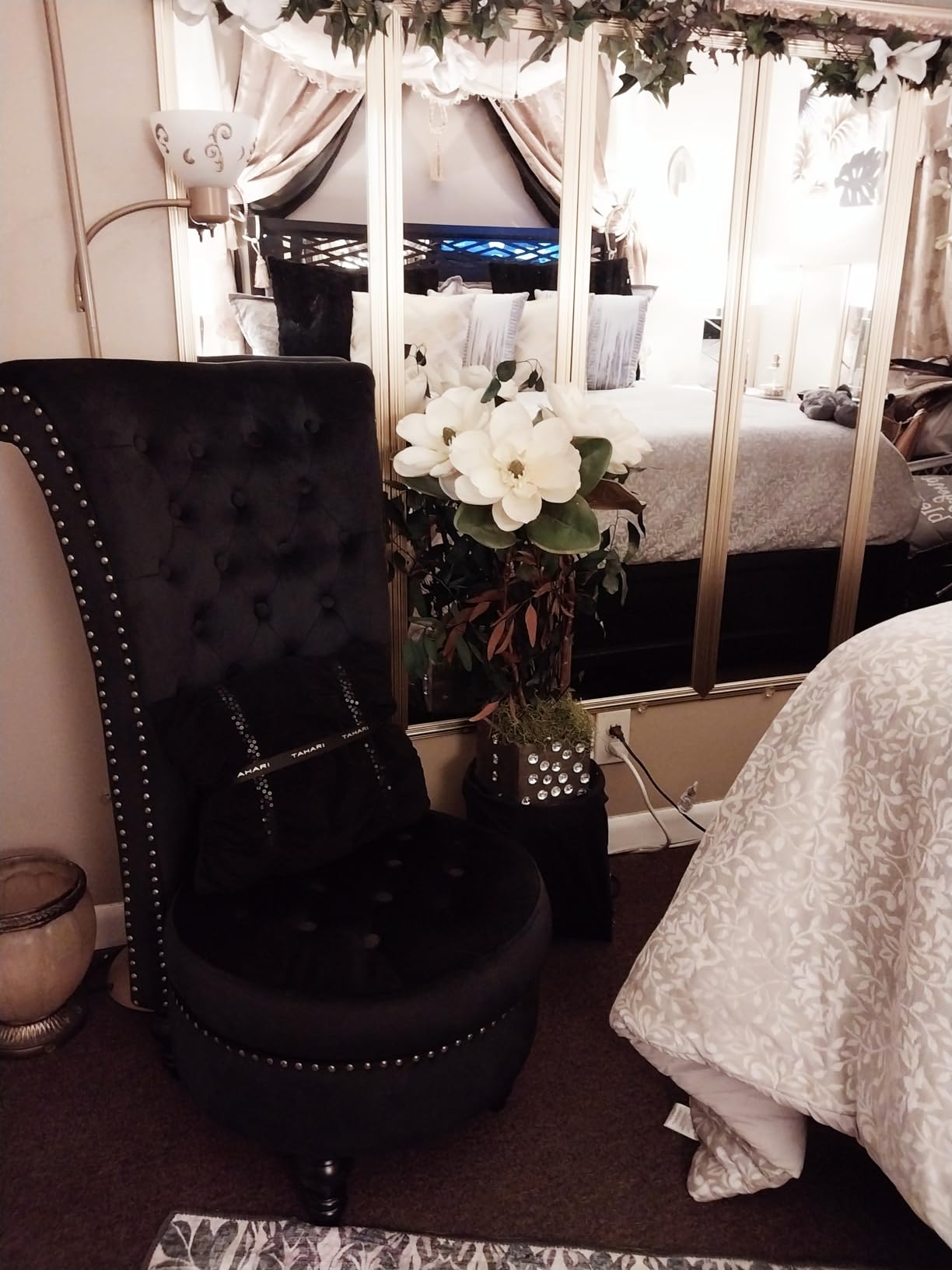 High Back Throne Royal Chair, Velvet Armless Accent Chair with Storage, Nailhead Trim, Solid Rubberwood Legs for Living Room Bedroom, Black customer photo 1