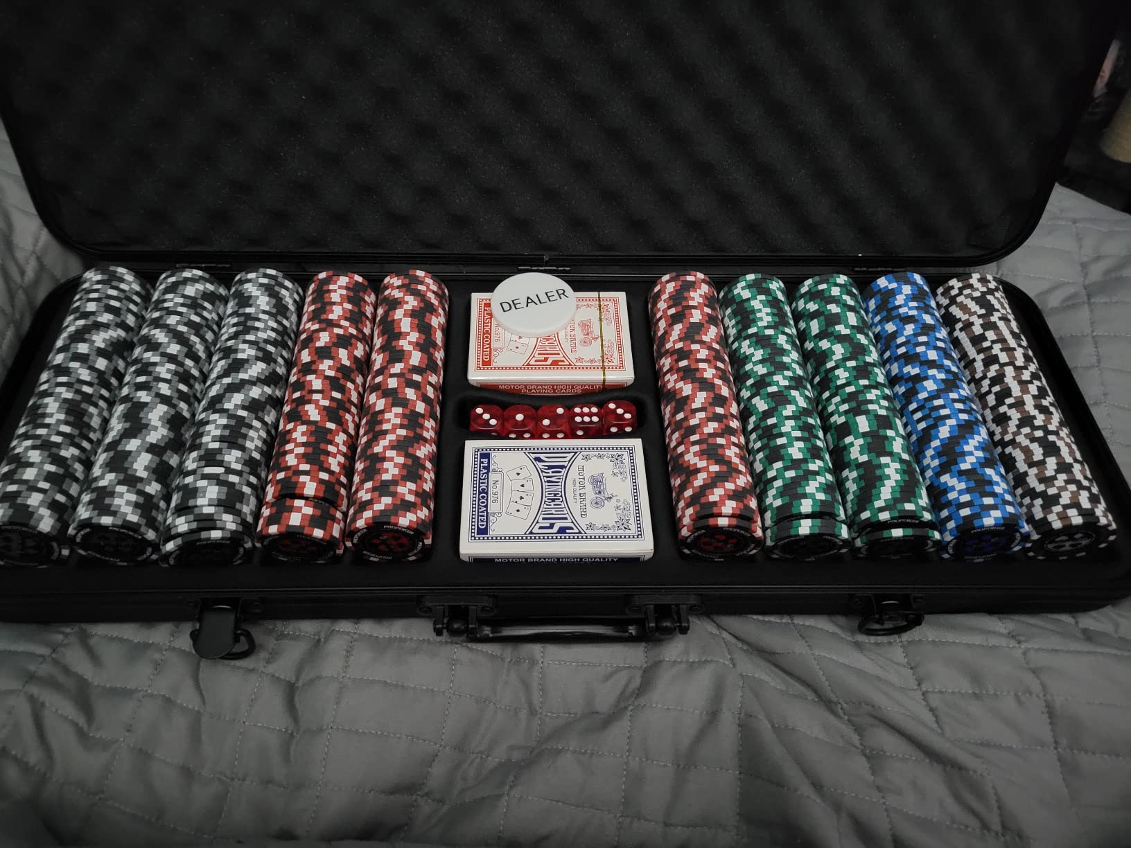 Versa Games Pro Poker Chips - Poker Set 13.5g 500 Piece Casino Clay Poker Chips with Denomination Numbers for Texas Holden - New Upgraded Poker Chip Case customer photo 2
