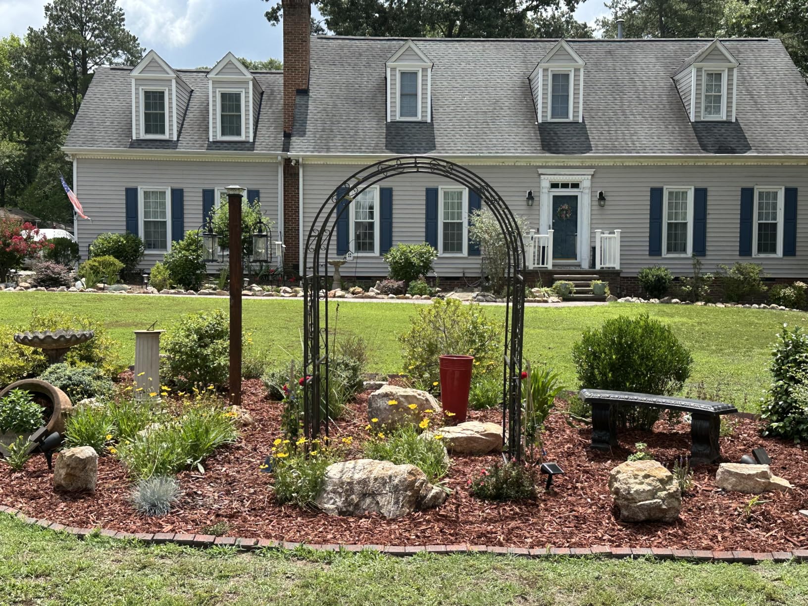 Plow & Hearth Arch Metal Outdoor Garden Arbor | Montebello | 7 Feet Tall | Steel Iron Trellis Lattice for Climbing Plants & Heavy Vines | Wedding Outdoor Patio Decor customer photo 1