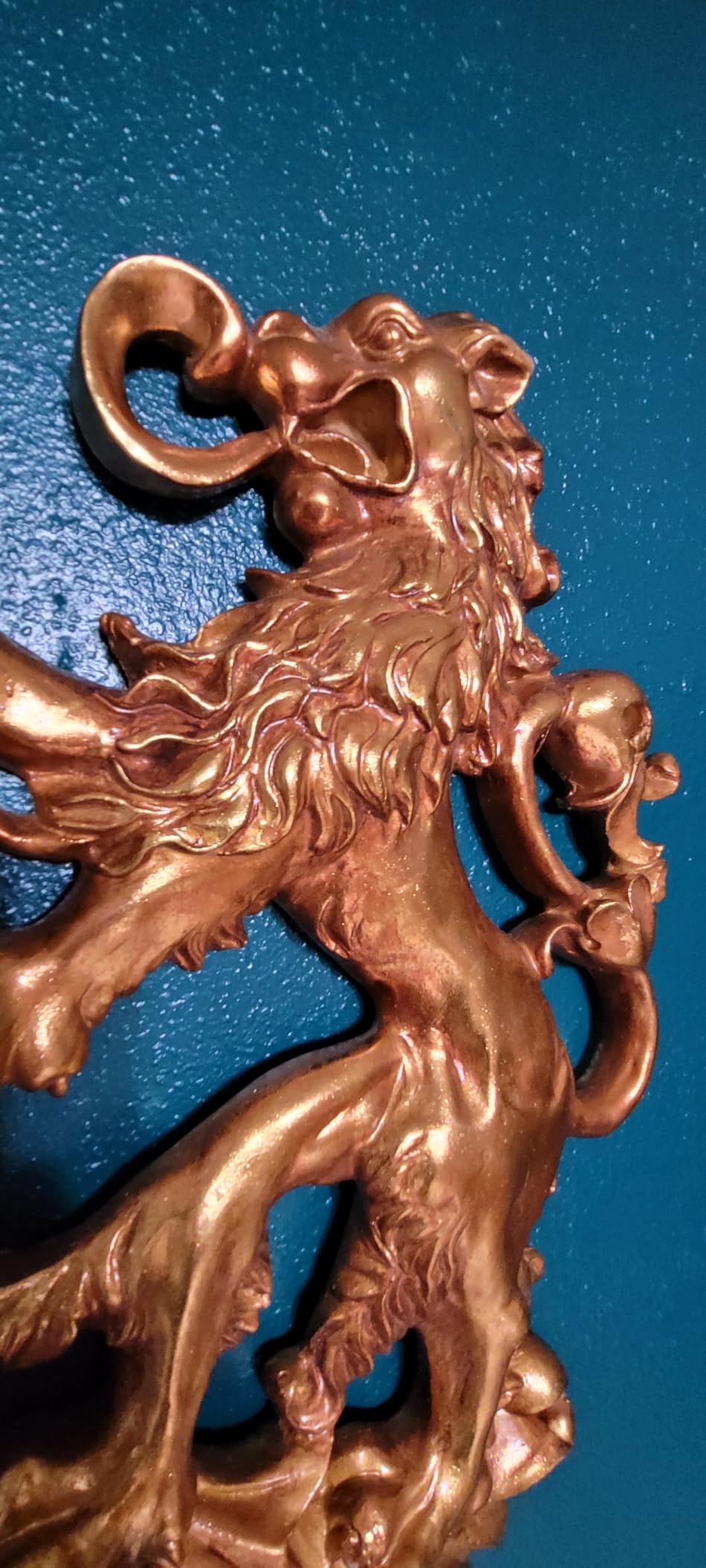 Design Toscano Heraldic Royal Lions Coat of Arms Wall Sculpture, 30 Inch, Full Color customer photo 1