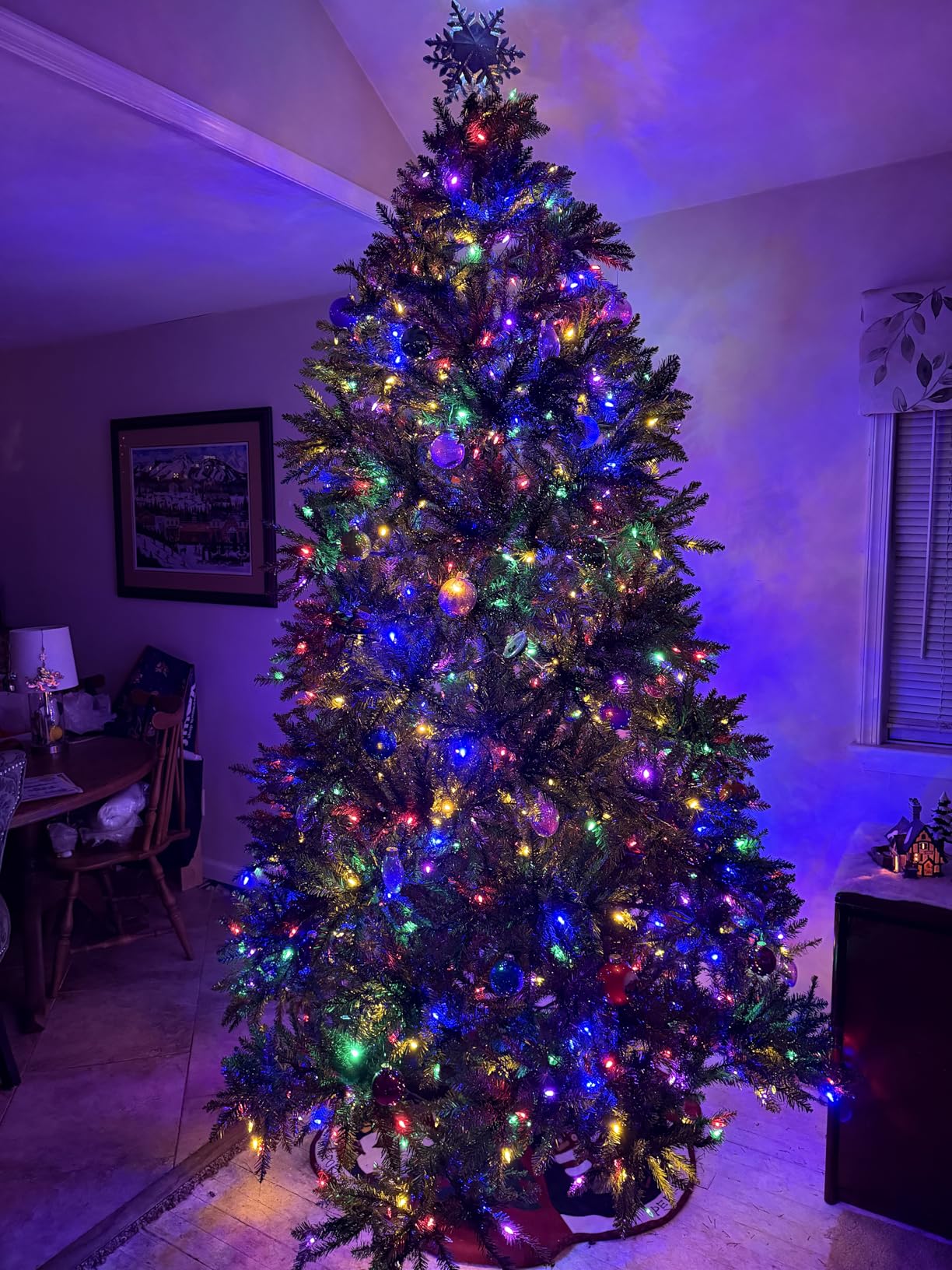 National Tree Company 7.5ft Pre-Lit Dunhill Fir Artificial Christmas Tree with 700 LED Lights, 10 Light Functions, 2,514 Tips, Foot Pedal, Includes Stand customer photo 2