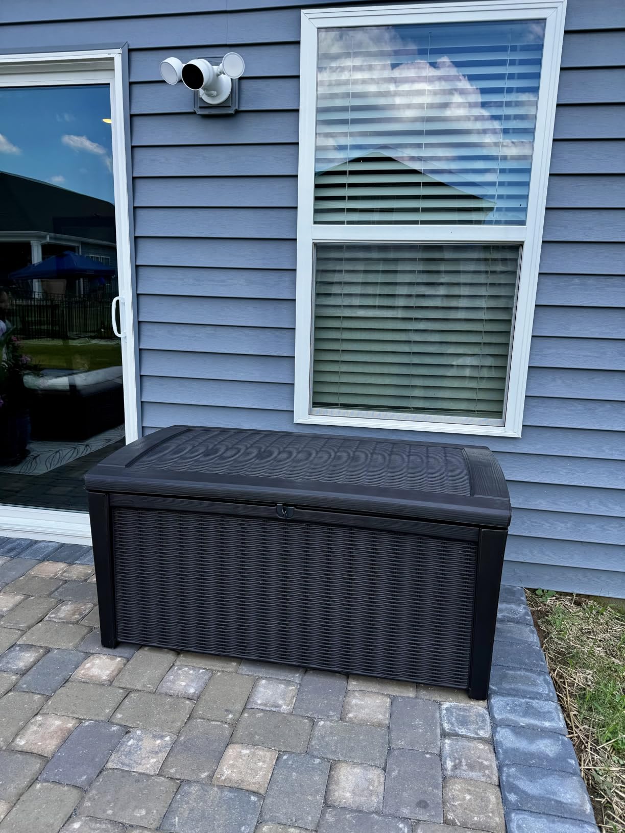 Keter Borneo 110 Gallon Resin Deck Box - Organization and Storage for Patio Furniture, Outdoor Cushions, Throw Pillows, Garden Tools and Pool Toys, Brown customer photo 2