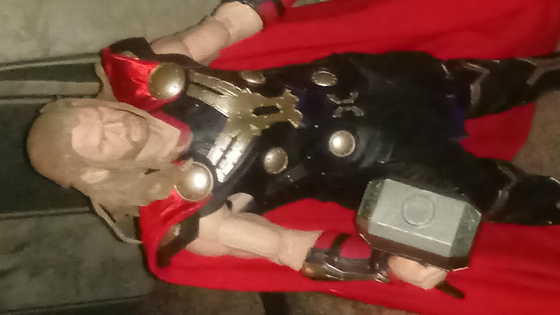 NECA Marvel Thor: The Dark World 1/4 Scale Action Figure customer photo 1