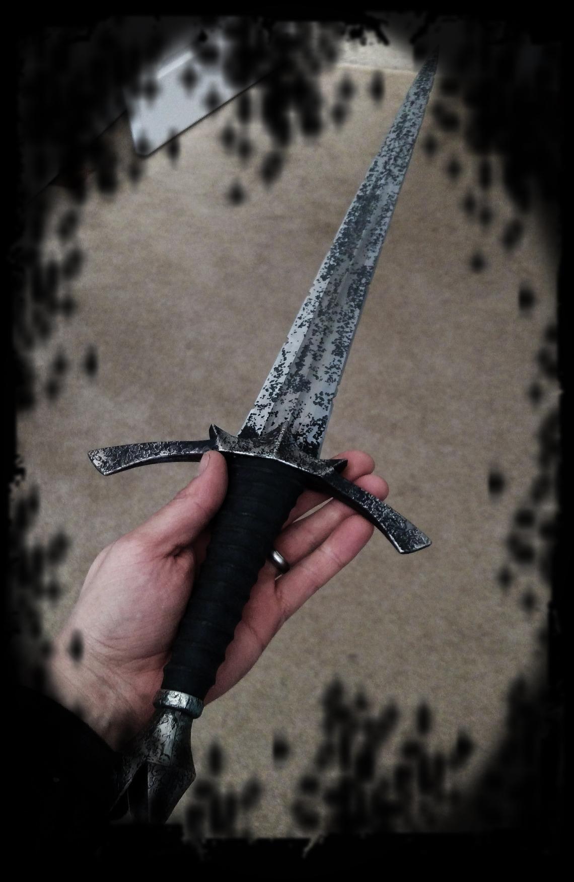 The Hobbit Morgul Dagger Blade Of The Nazgul | Stainless Steel Blade | Leather-Wrapped Grip | Solid Metal Hilt | Includes Wooden Wall Display | Certificate Of Authenticity customer photo 1