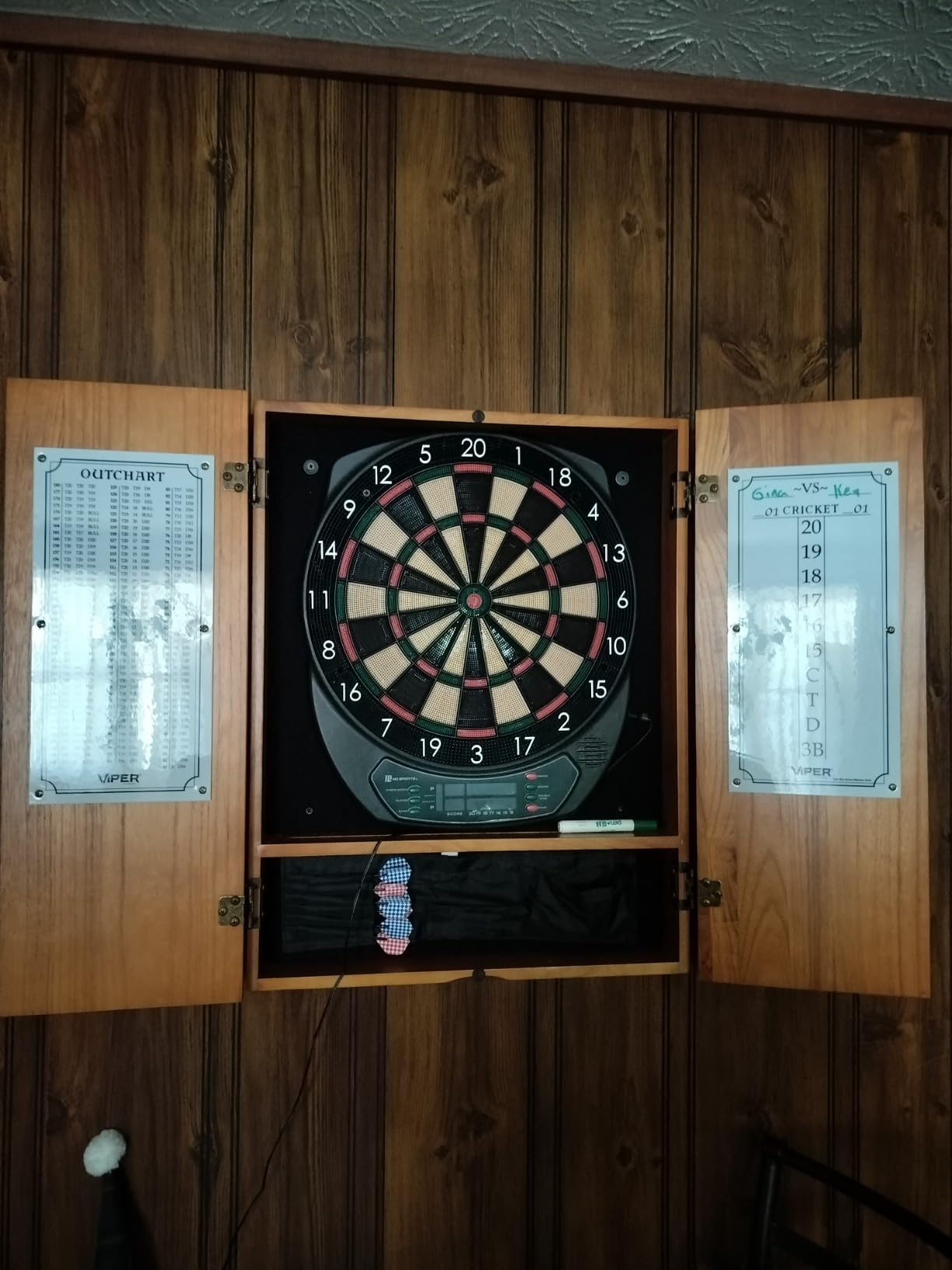 Viper Metropolitan Solid Wood Sisal/Bristle Steel Tip Dartboard Cabinet: Cabinet Only (No Dartboard), Oak Finish customer photo 2