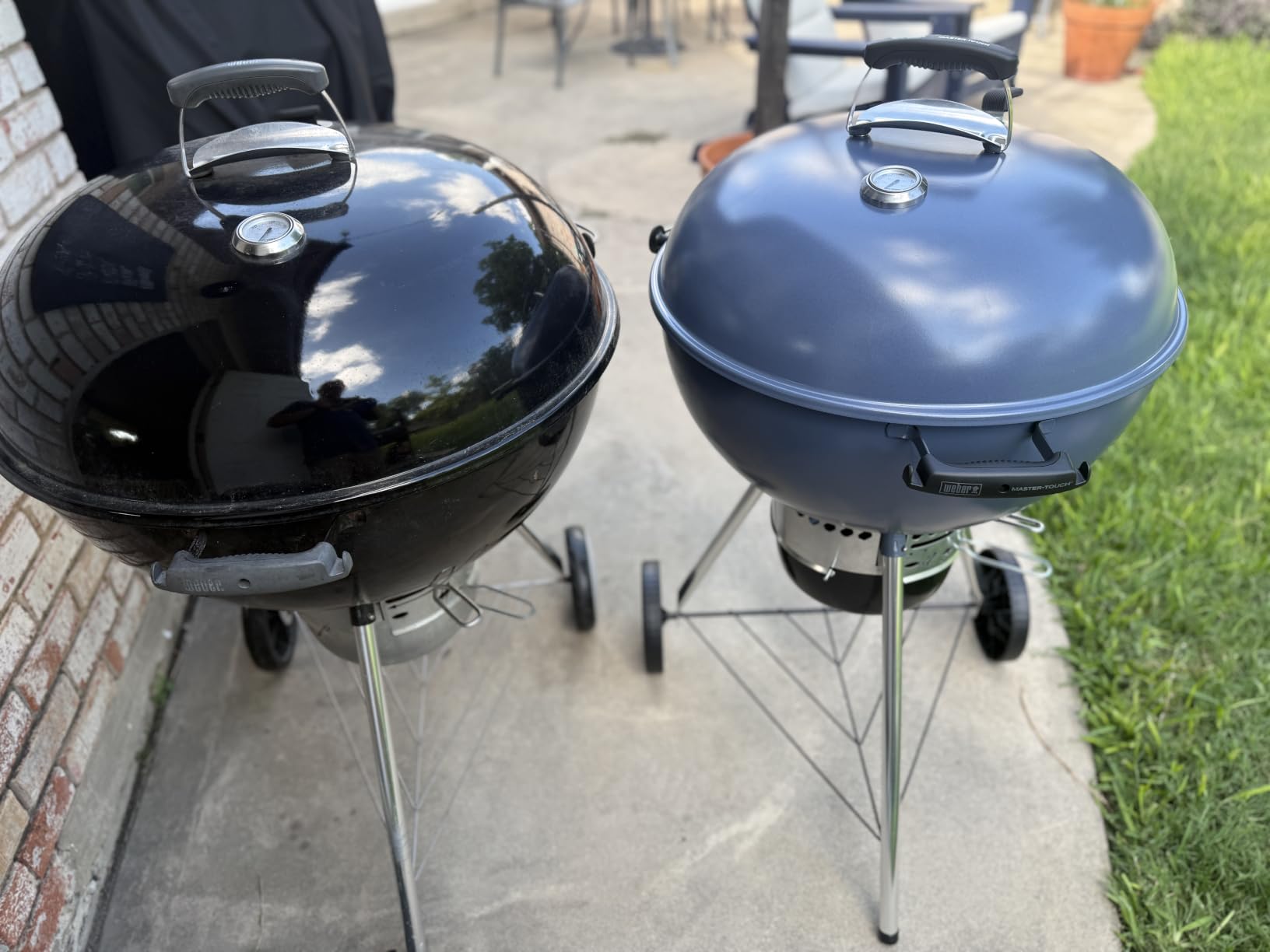 Weber Master-Touch Charcoal Grill, 22-Inch, Black - Premium Outdoor BBQ Grill with Tuck-Away Lid Holder & One‑Touch™ Cleaning System, Porcelain‑Enameled Kettle customer photo 1