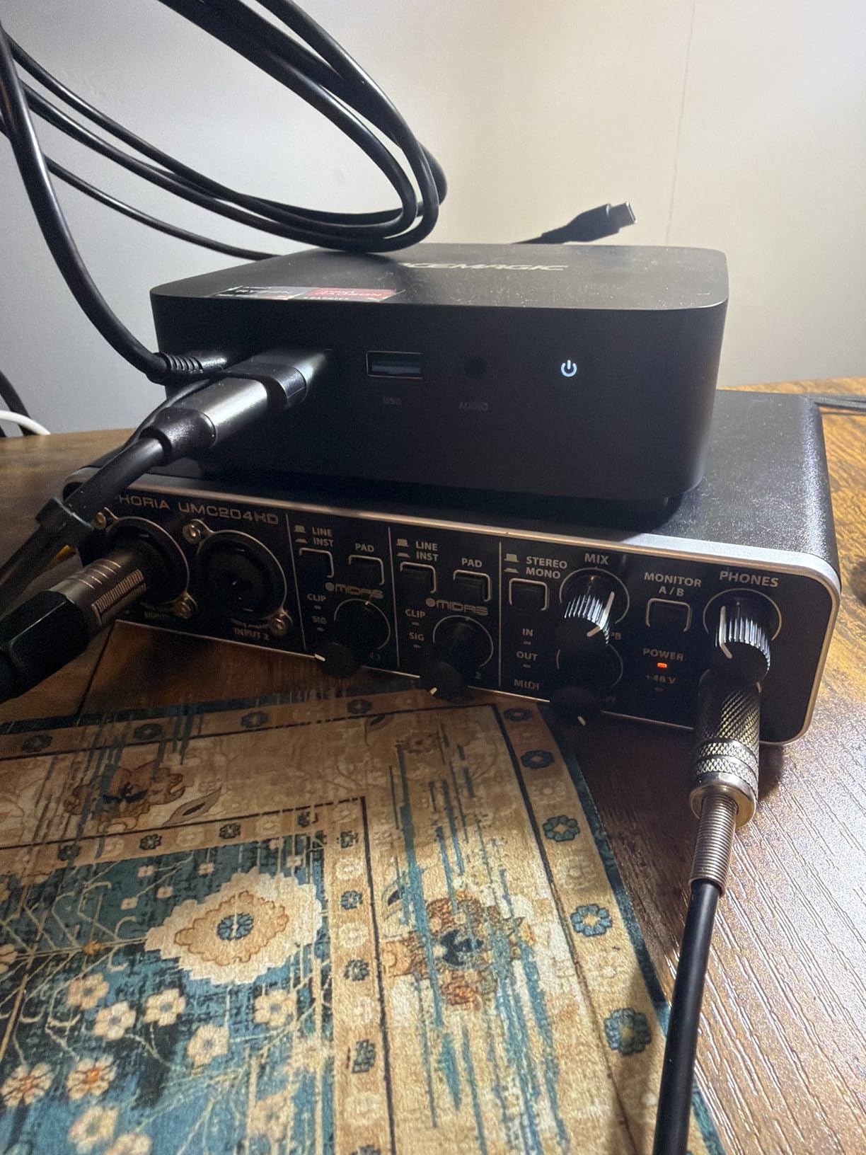 Behringer UMC202HD Audiophile 2x2, 24-Bit/192 kHz USB Audio Interface with Midas Mic Preamplifiers customer photo 2