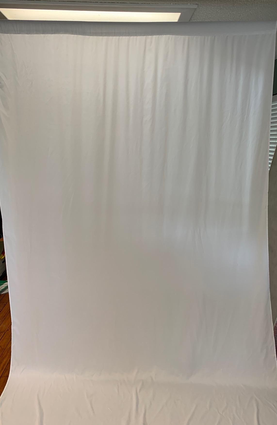 Neewer 6x9 feet/1.8x2.8 meters Photo Studio 100 Percent Pure Polyester Collapsible Backdrop Background for Photography, Video and Television (Background Only) - White customer photo 1