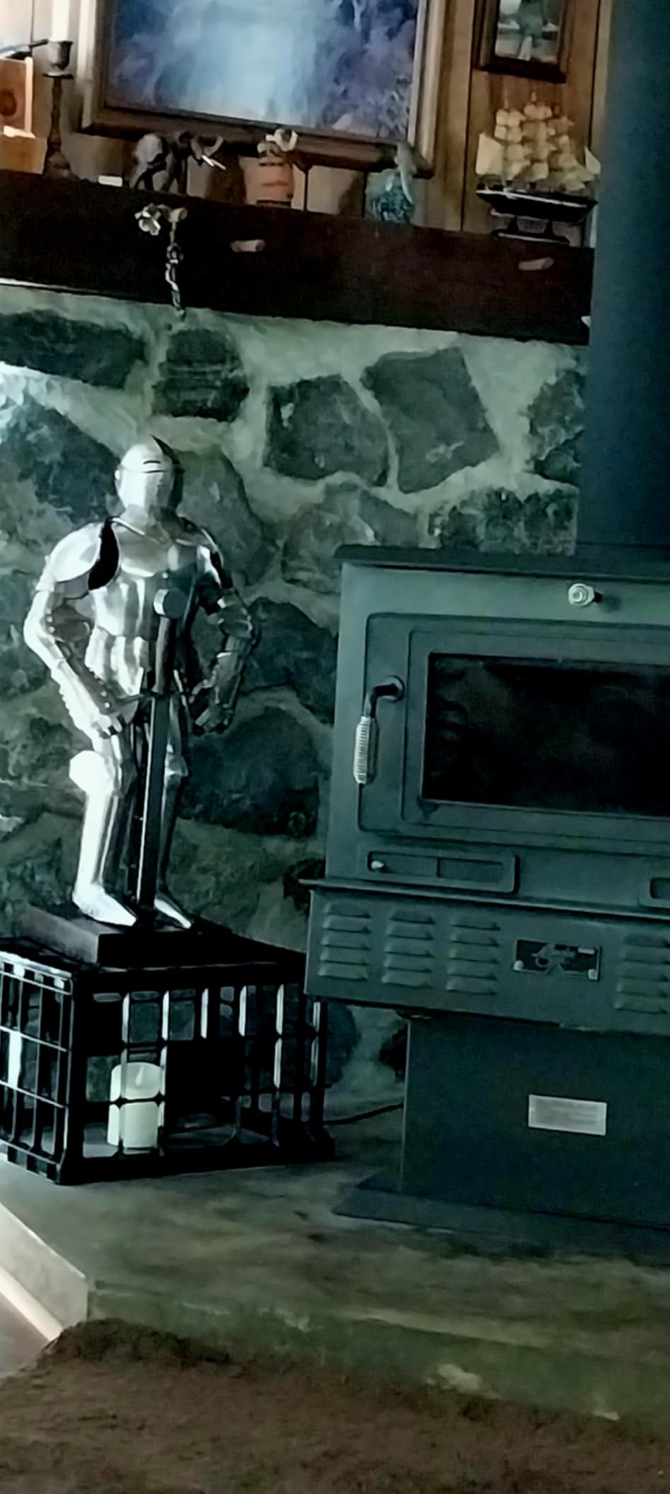 Armory Replicas Knight in Shining Armor Medieval Statue - 27 Inch Fully Articulated Suit of Armor, 22 Gauge Mild Steel with Wood Base, Ideal for Display, Office, or Living Room Décor customer photo 1