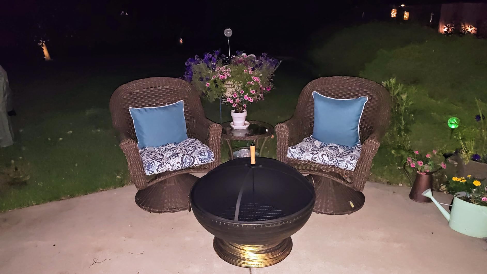 Sunnydaze 30-Inch Large Outdoor Fire Pit - Wood Burning Fire Pit for Outside with Poker and Screen - Black Finish - Regal Cauldron customer photo 1
