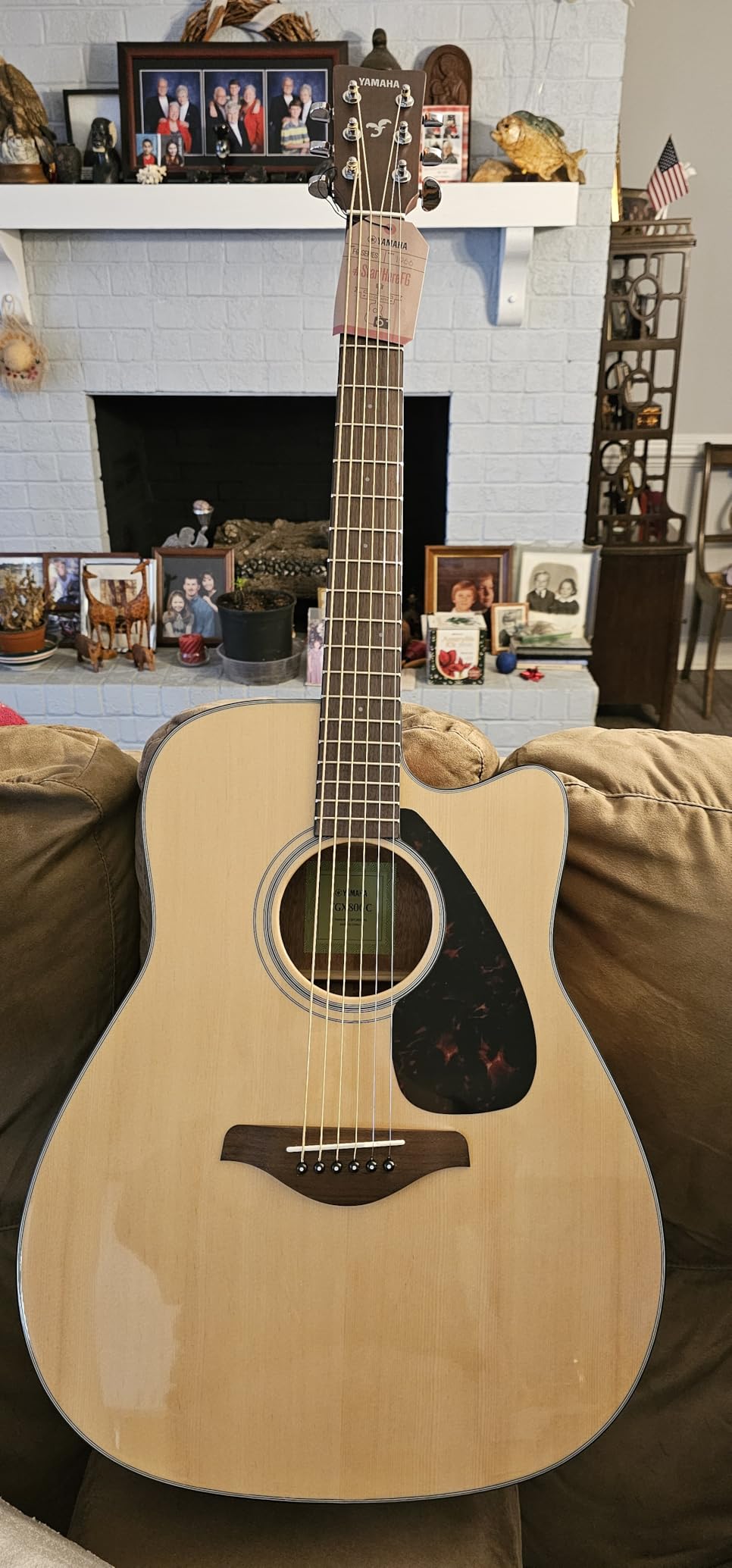 Yamaha FGX800C Solid Top Cutaway Acoustic-Electric Guitar, Dreadnought - Solid Spruce Top with Built-in Pickup and Preamp customer photo 2
