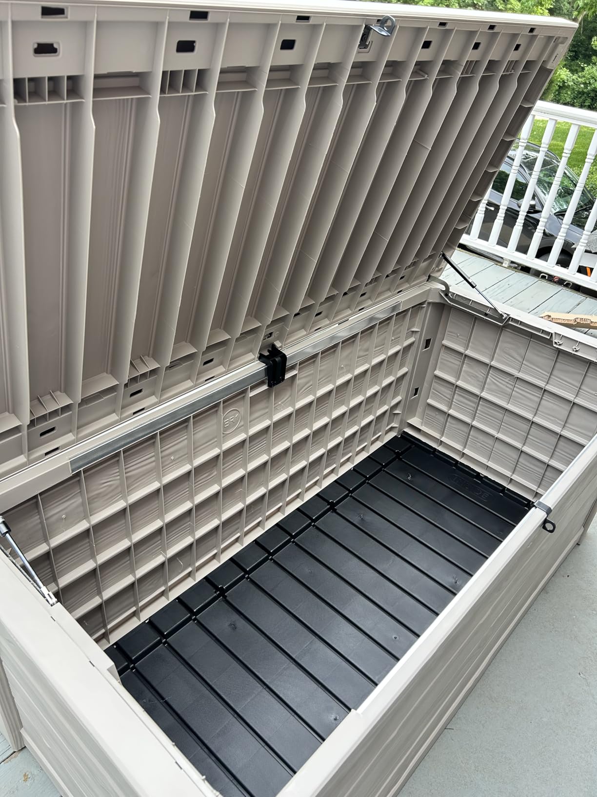 Keter 150 Gallon Resin Large Deck Box Organization and Storage Box for Patio, Outdoor Cushions, Garden Tools, Brown | Hydraulic Pistons, Resin, Weatherproof customer photo 2