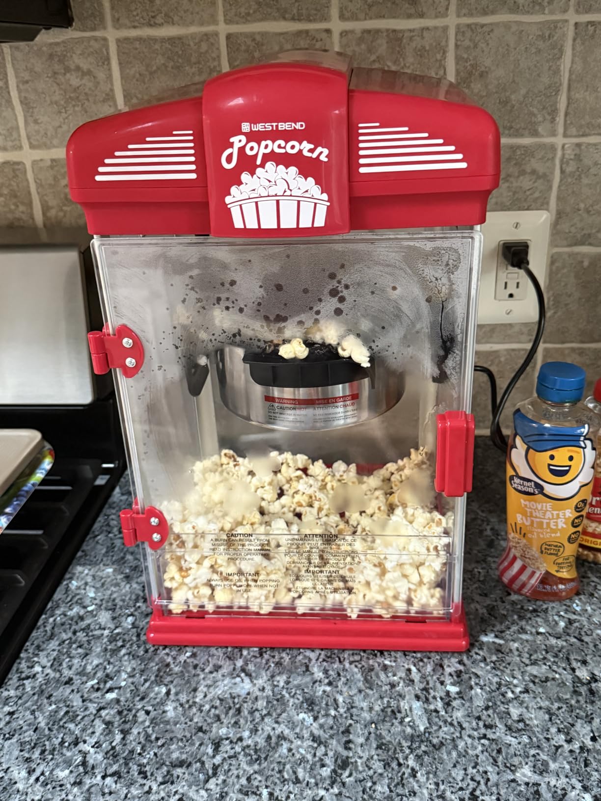 West Bend Stir Crazy Movie Theater Popcorn Popper, Gourmet Popcorn Maker Machine with Nonstick Popcorn Kettle, 4 Qt, Red customer photo 1