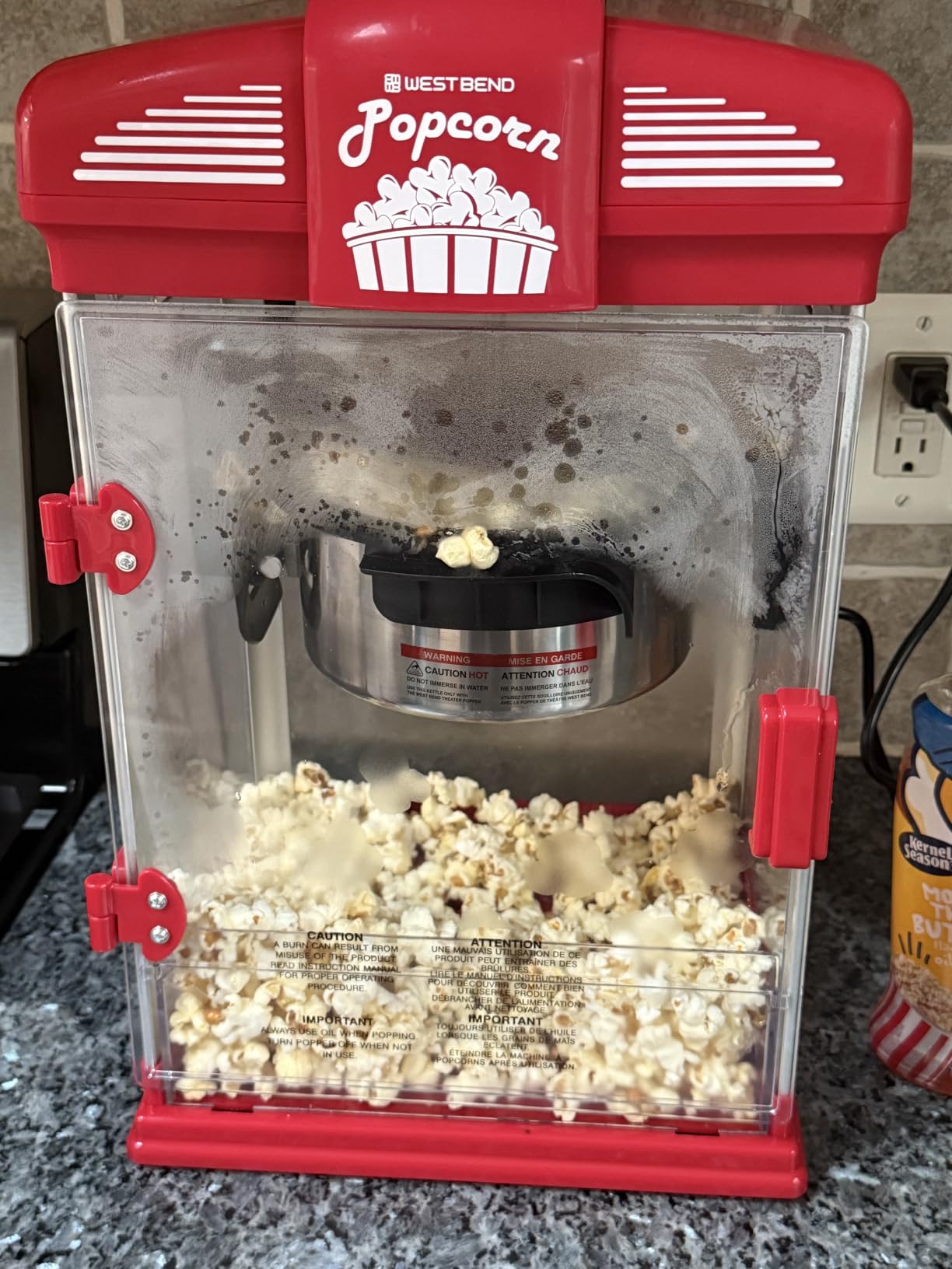 West Bend Stir Crazy Movie Theater Popcorn Popper, Gourmet Popcorn Maker Machine with Nonstick Popcorn Kettle, 4 Qt, Red customer photo 2