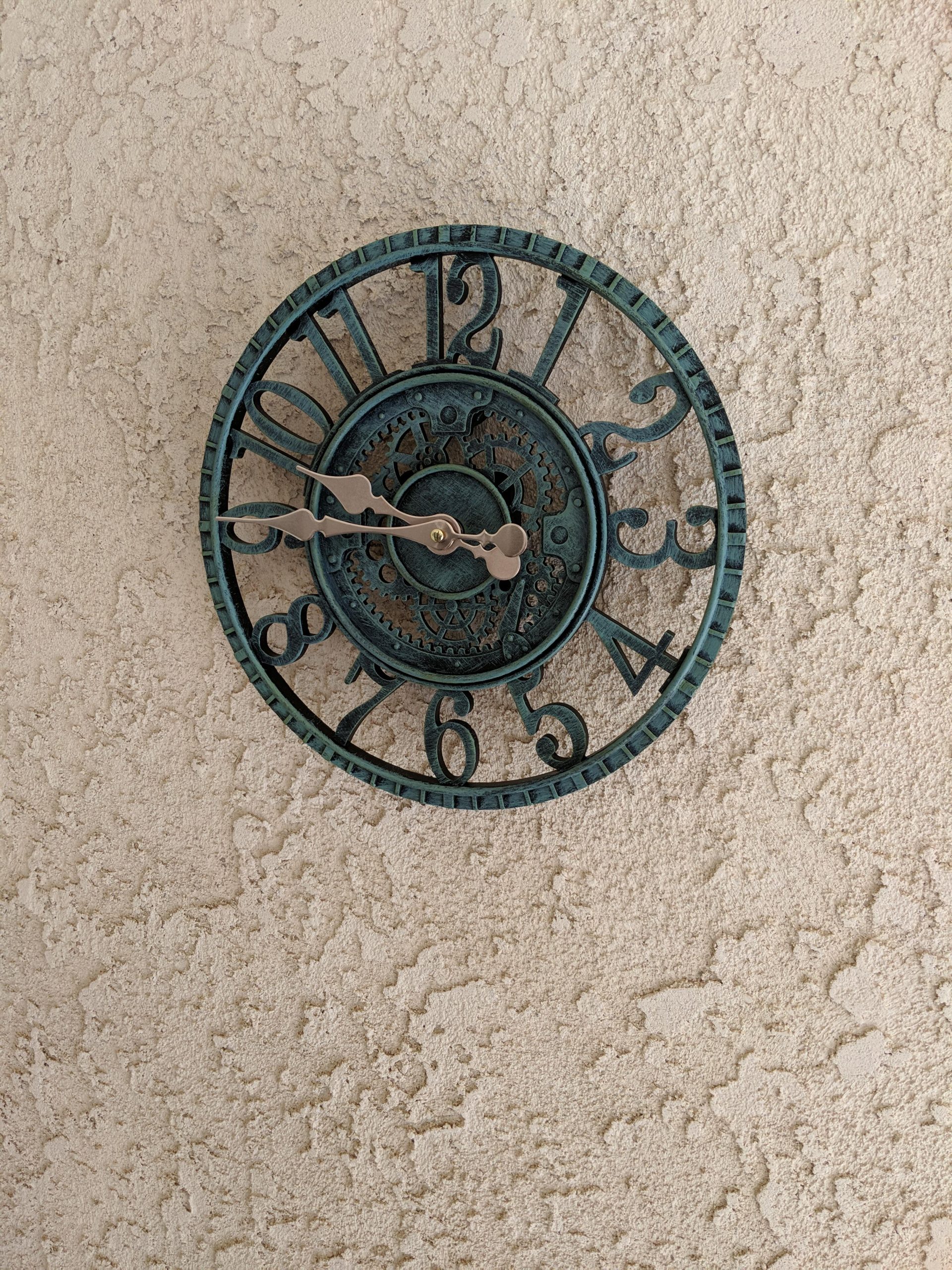 Lily's Home Hanging Wall Clock, Steampunk Gear and Cog Design with a Pewter Finish, Ideal for Indoor or Outdoor Clock, Poly-Resin (12 Inches Diameter) customer photo 2