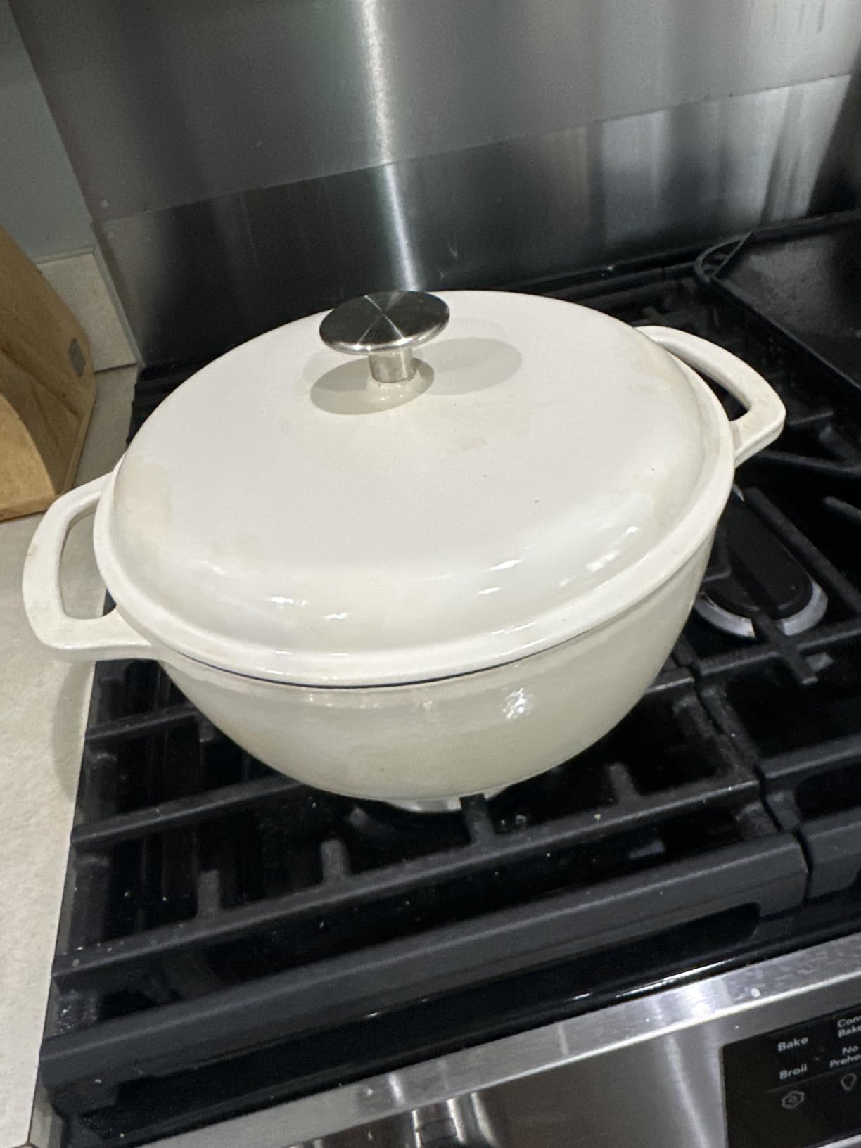 Amazon Basics Enameled Cast Iron Dutch Oven Pot with Lid, Round, Dual Handles, Heavy-Duty, Oven Safe for Stews, Roasting, Baking, 6-Quart, Blue customer photo 1