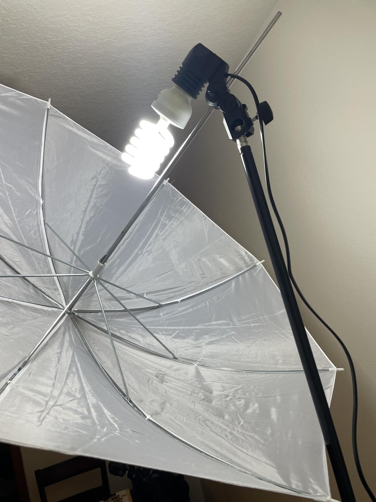 EMART Photography Umbrella Lighting Kit, 400W 5500K Photo Portrait Continuous Reflector Lights for Camera Video Studio Shooting Daylight (2 Packs) customer photo 2