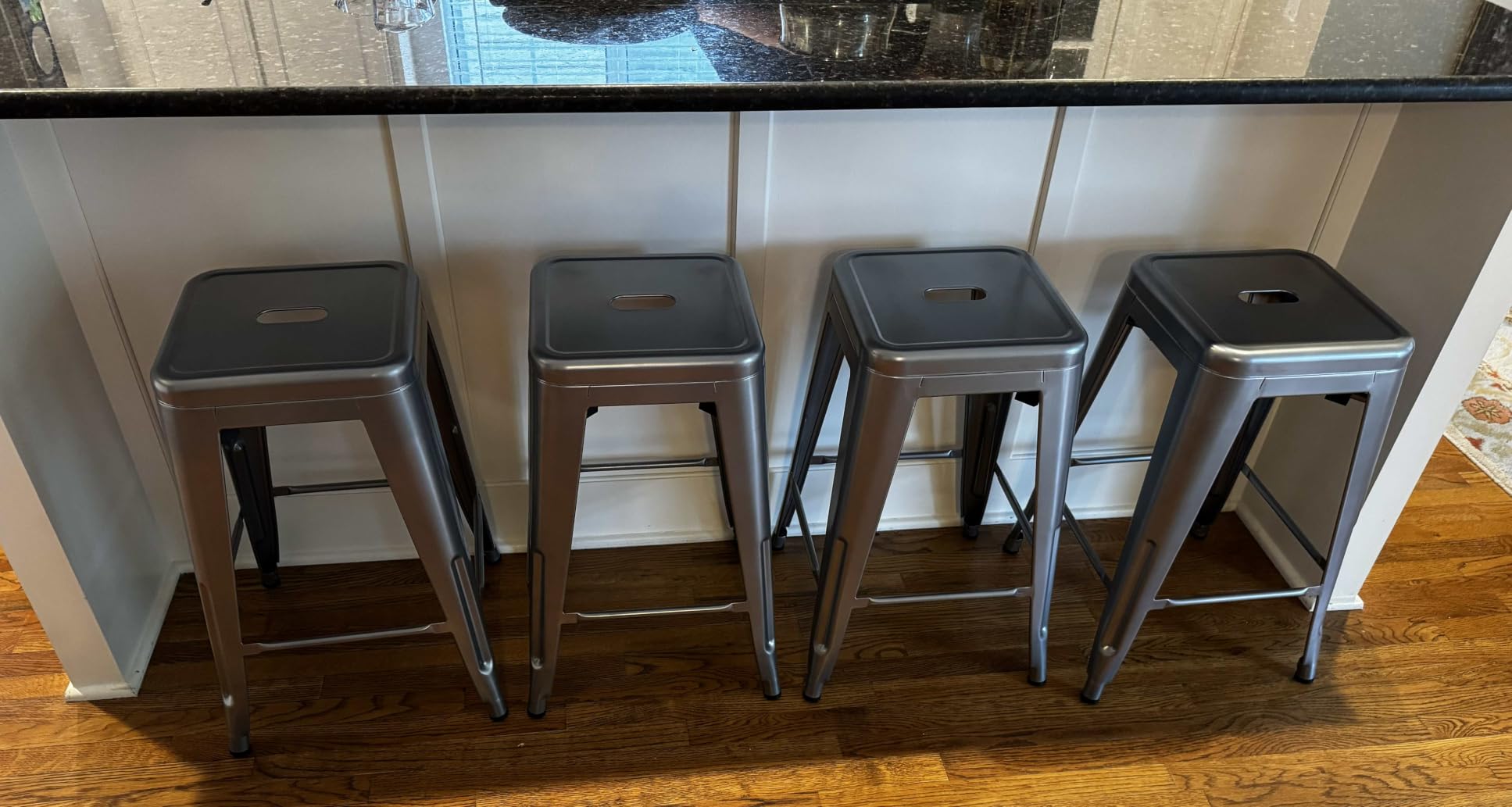 Furmax 24 Inch Metal Bar Stools Set of 4, Counter Height Bar Stools Height High Backless Stools Industrial Stackable Bar Chairs for Dining Room Kitchen Indoor Outdoor Stools Bar Chairs (Black) customer photo 1