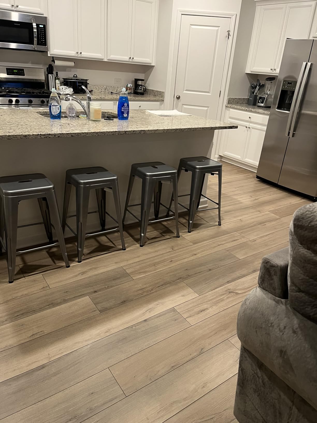 Furmax 24 Inch Metal Bar Stools Set of 4, Counter Height Bar Stools Height High Backless Stools Industrial Stackable Bar Chairs for Dining Room Kitchen Indoor Outdoor Stools Bar Chairs (Black) customer photo 2