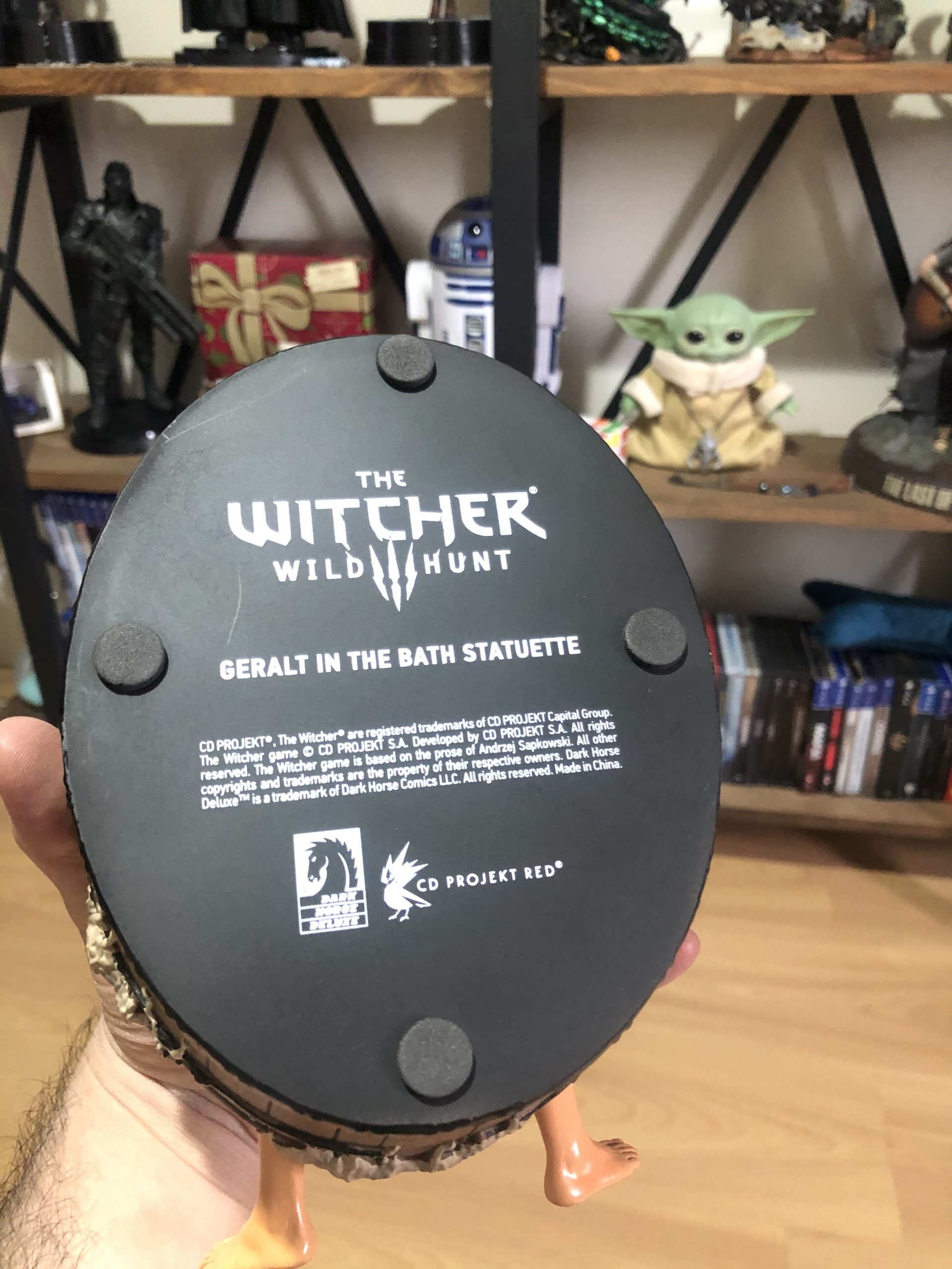 Dark Horse Deluxe The Witcher III: The Wild Hunt: Geralt in Bath Polyresin Statuette Brown customer photo 1