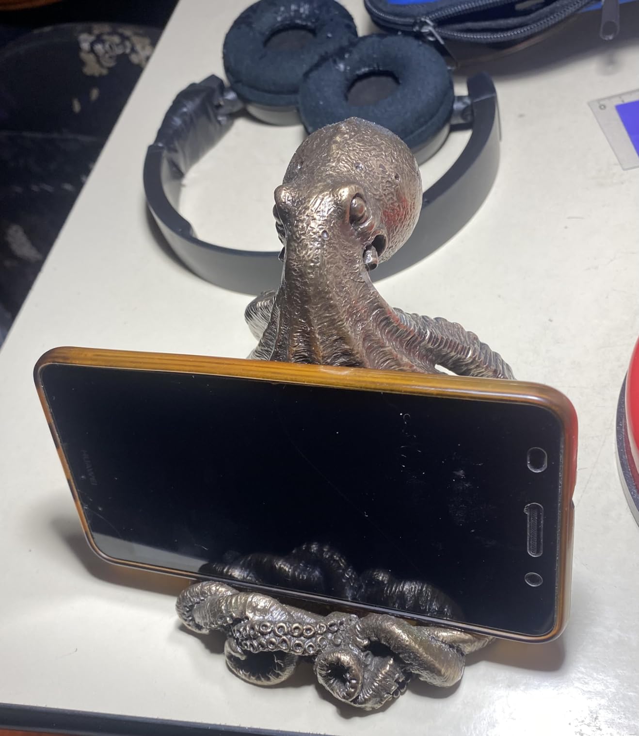 Veronese Design 4 3/8 Inch Octopus Tentacle Cell Phone Holder Desk Stand Sculptural Display Station Nautical Home Decor Steampunk Statue customer photo 1