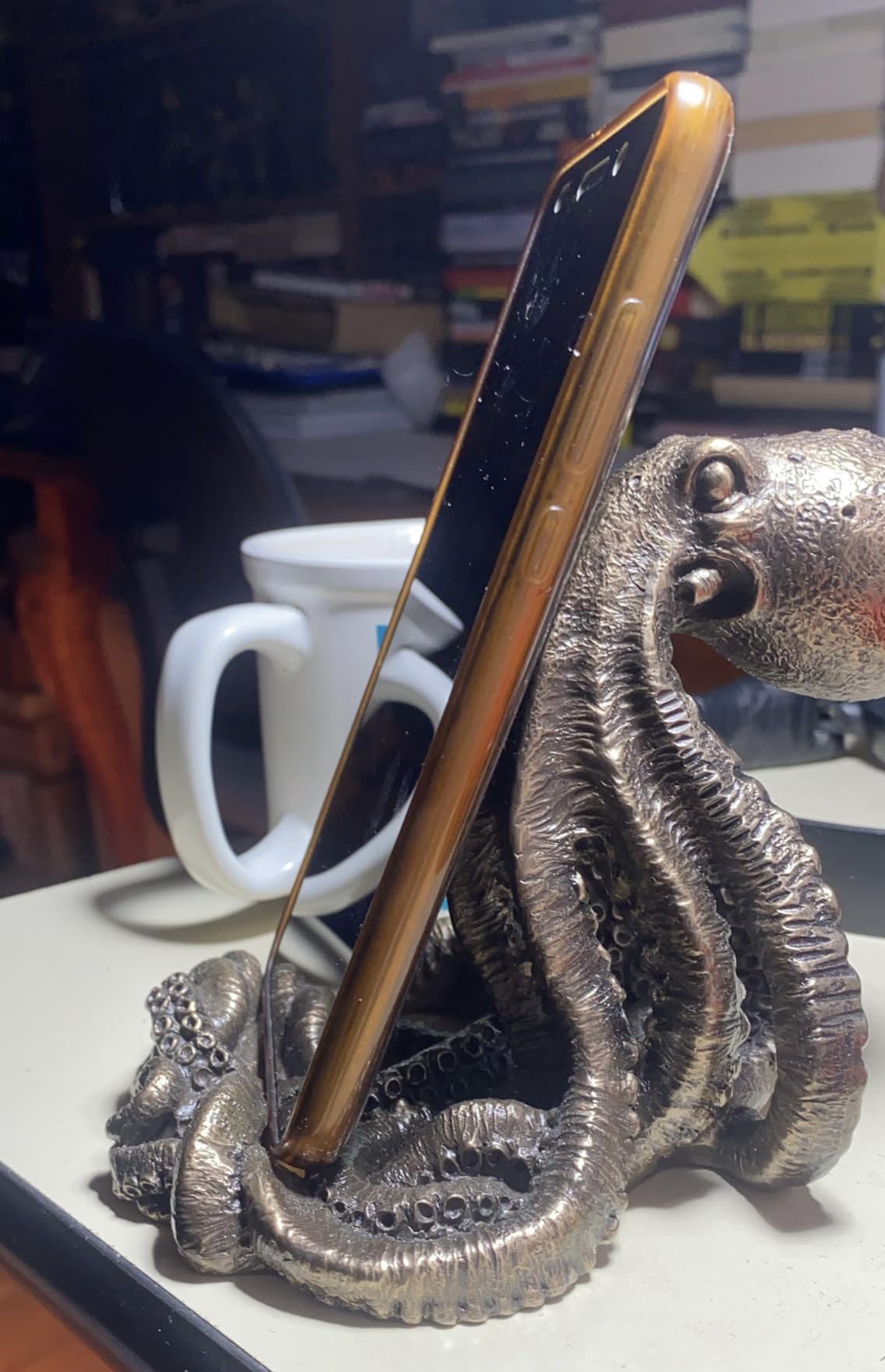 Veronese Design 4 3/8 Inch Octopus Tentacle Cell Phone Holder Desk Stand Sculptural Display Station Nautical Home Decor Steampunk Statue customer photo 2