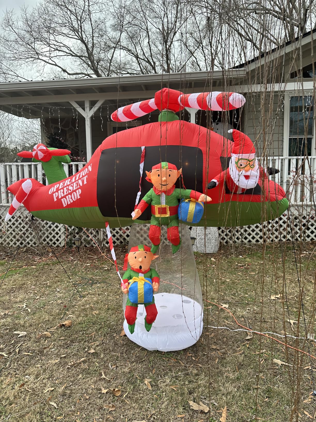 Gemmy Awesome Shopper 8 Ft Tall Christmas Santa Helicopter ELF Animated AIRBLOWN Inflatable Yard Decor customer photo 1