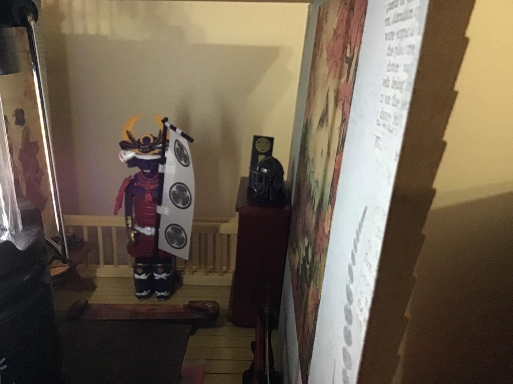 MEISTER JAPAN Mori Motonari Samurai Armor Figurine 1/10 Scale Display Case | Detailed 1/10 scale Sengoku warrior armor with 1/6 scale metal katana and display case. customer photo 1