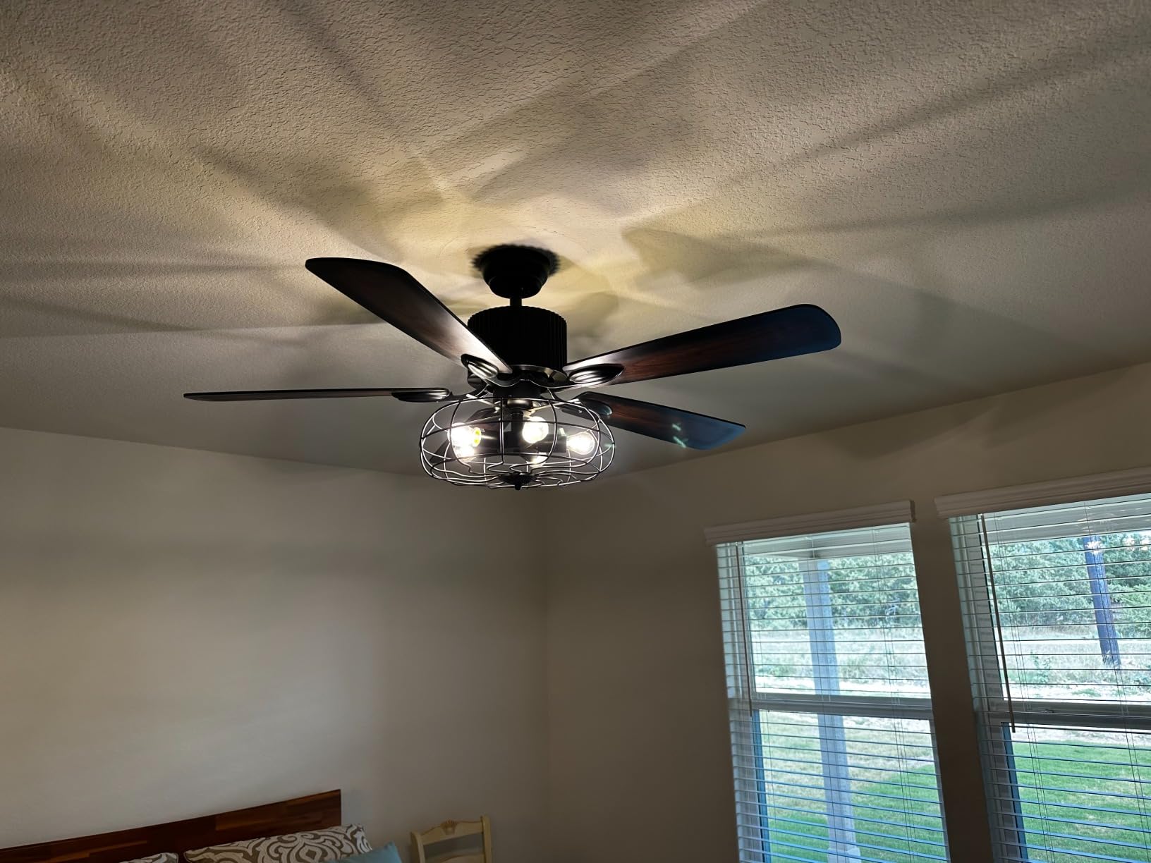 Industrial Caged Ceiling Fan Light with Remote Control 52 Inch Vintage Ceiling Fan Light Farmhouse Black Retro Indoor Fandelier with 5 Reversible Wood Blades for Living Room Bedroom customer photo 2