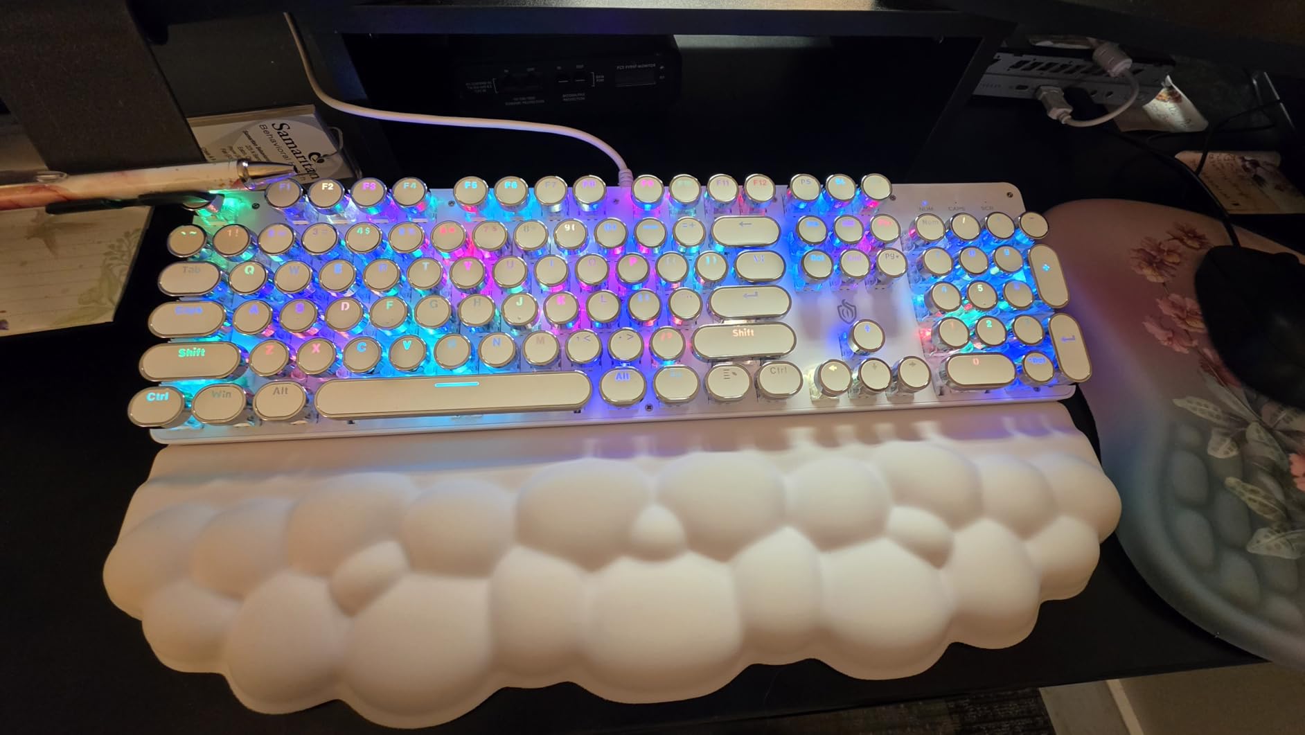 YSCP Typewriter Style Mechanical Gaming Keyboard RGB Backlit Wired with Blue Switch Retro Round Keycap 104 Keys Keyboard (R-White) customer photo 2