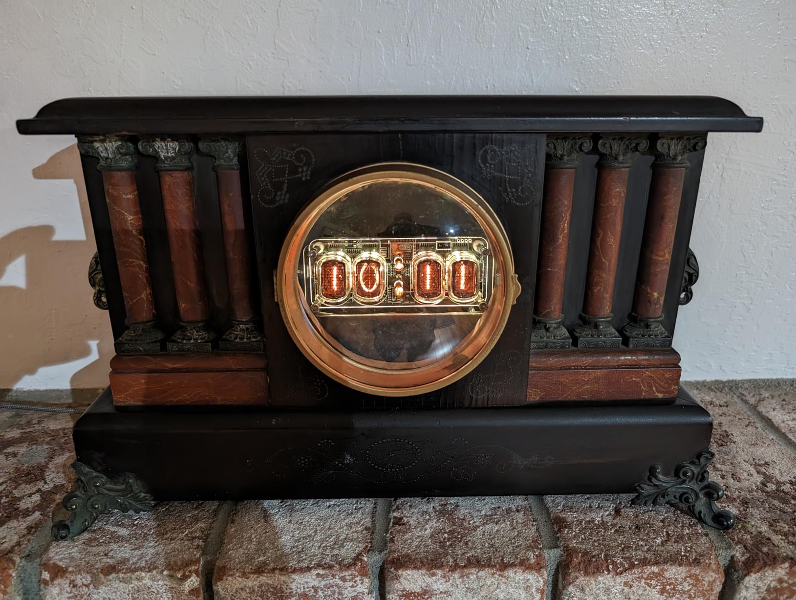 Glow Tube Clock - Retro Nixie Tube Clock with Digital Display, RGB Light, Perfect for Desktop and Room Decoration, Creative Gift customer photo 1