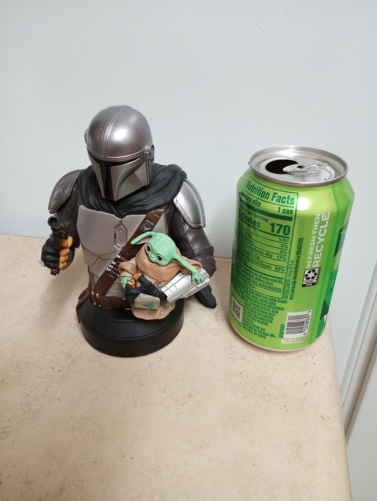 DIAMOND SELECT TOYS Star Wars: The Mandalorian with Grogu 1:6 Scale Previews Exclusive Bust, Multicolor,6 inches,DEC219397 customer photo 1