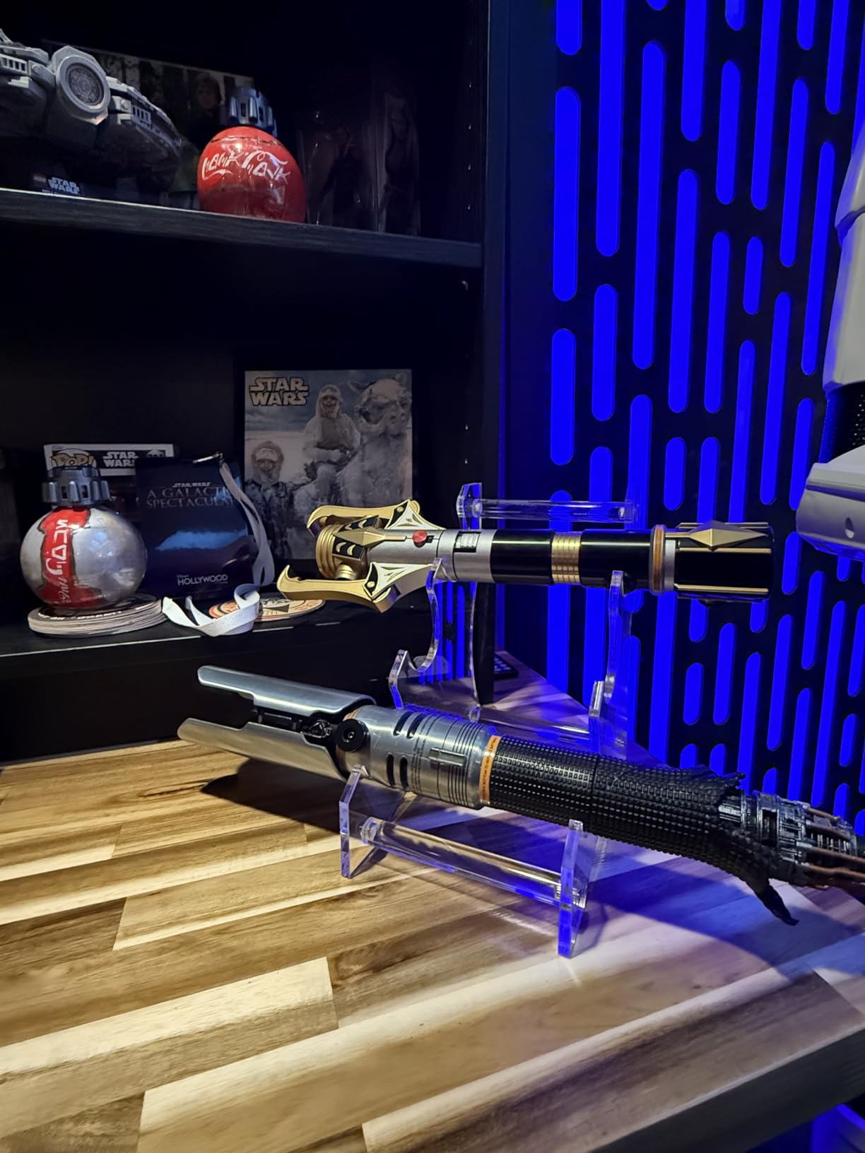 WANLIAN Lightsaber Display Stand Acrylic Desktop Lightsaber Hilt Holder Light saber Collection Display Case(Transparent) customer photo 1