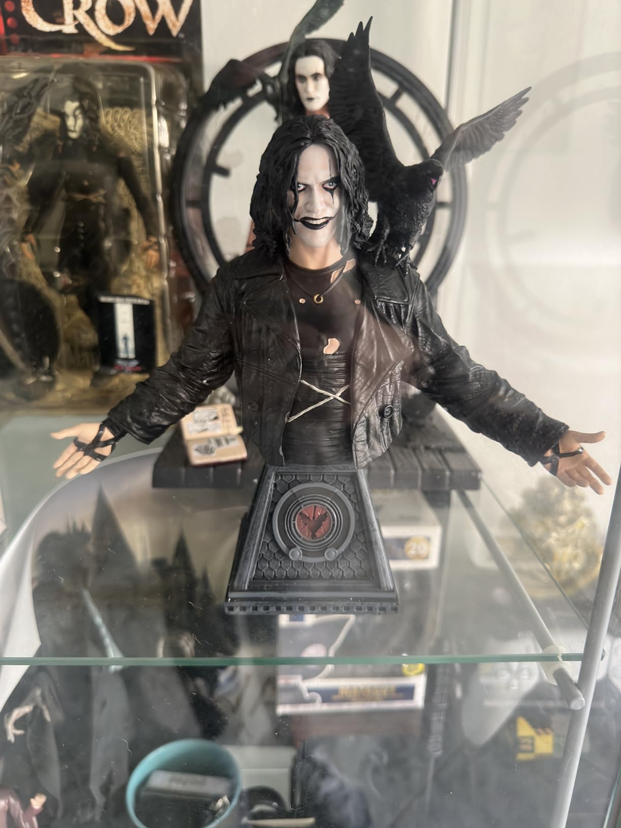 Diamond Select Toys LLC The Crow: Eric Draven 1:6 Scale Bust | The Crow 6 Inch Bust Statue - Eric Draven customer photo 1