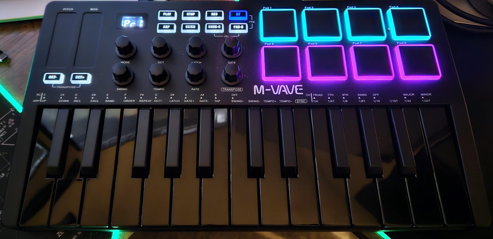 M-VAVE 25 Key USB MIDI Keyboard Controller With 8 Backlit Drum Pads, Bluetooth Semi Weighted Professional Dynamic Keybed, 8 Knobs and Music Production Software customer photo 2