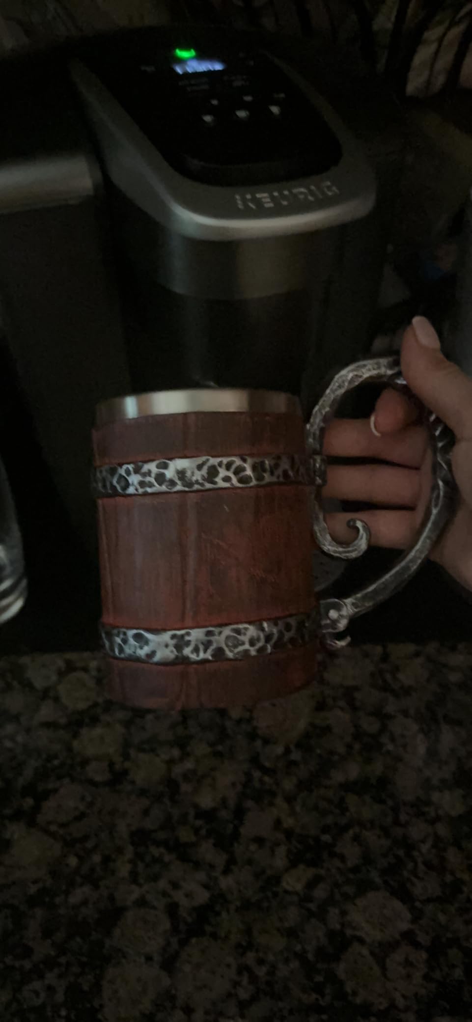 Wooden Beer Mug Beer Barrel, Large Viking Cup Wood Style Beer Mug Tankard with Handle, Antique Gifts for Men (18.60oz/550ml) customer photo 1