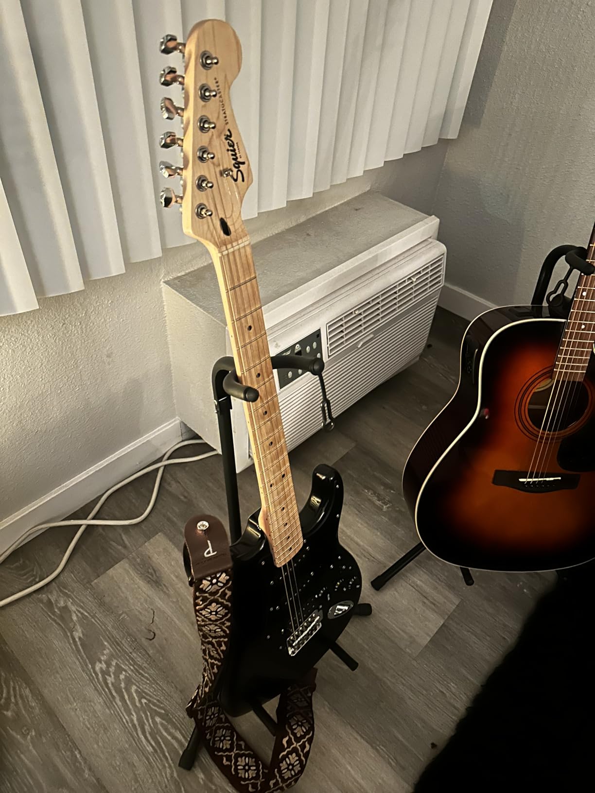 Squier Sonic Stratocaster Electric Guitar, Black, Maple Fingerboard customer photo 2