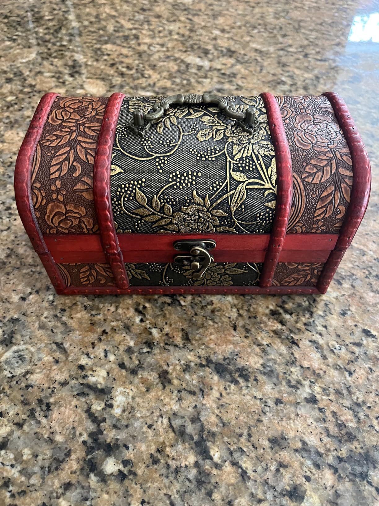 ELLDOO Vintage Treasure Chest Box, Pirate Keepsakes Box for Kids Gifts, Wooden Treasure Storage Box Decorative Box for Jewelry Pearl Trinkets, Medium customer photo 1