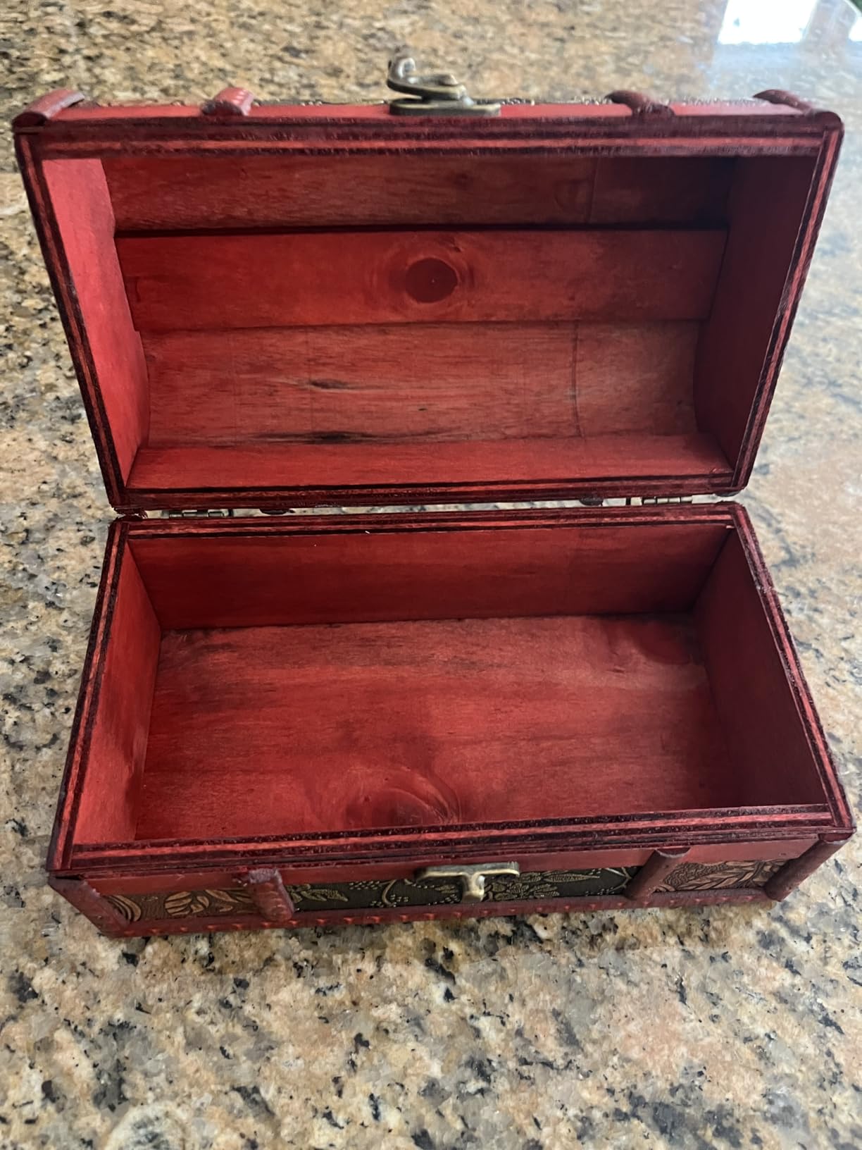 ELLDOO Vintage Treasure Chest Box, Pirate Keepsakes Box for Kids Gifts, Wooden Treasure Storage Box Decorative Box for Jewelry Pearl Trinkets, Medium customer photo 2