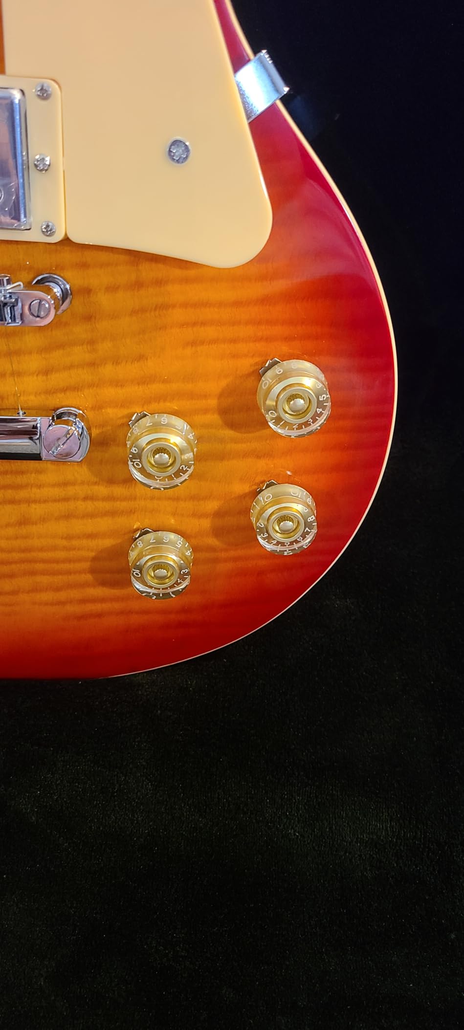 Leo Jaymz SC Series Electric Guitar, Mahogany Body, Dual Humbuckers, Cherry Sunburst customer photo 2