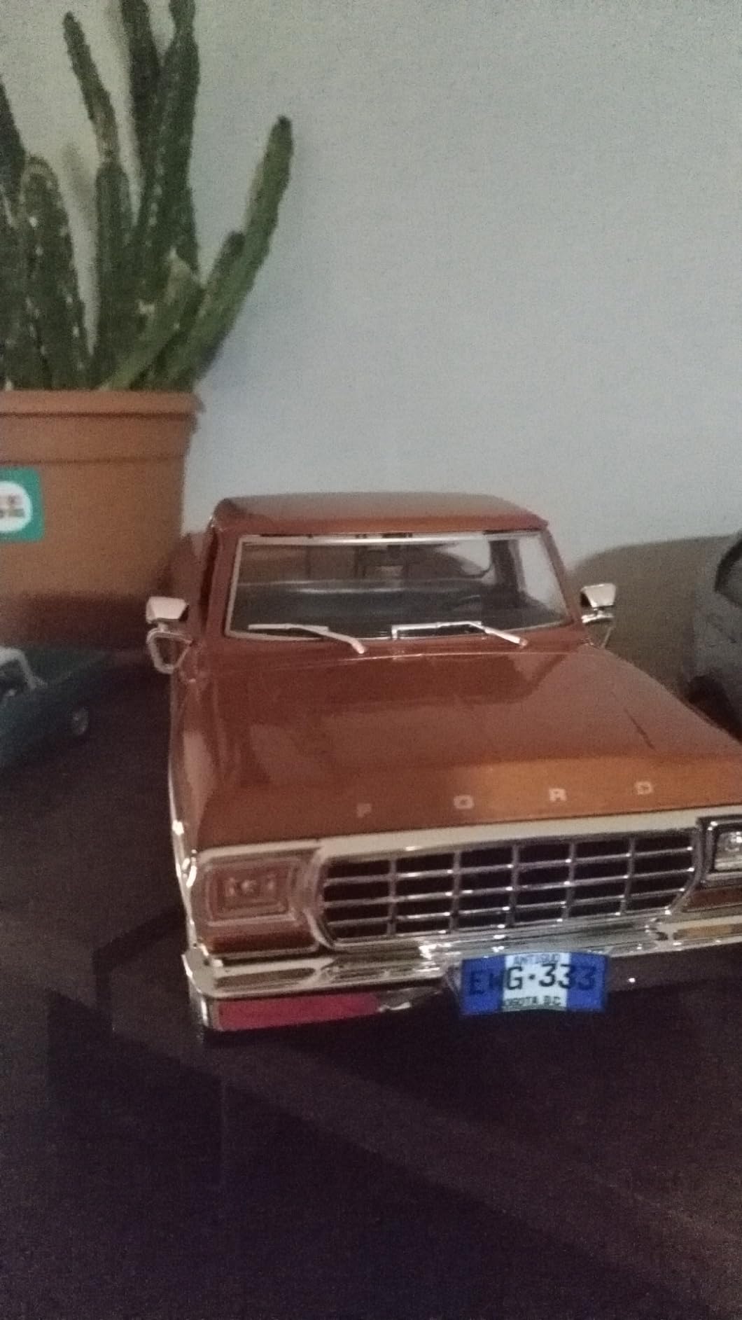 Maisto 1:18 Scale Model Compatible with Ford Replica Miniature Model Classic Vintage Collectible F150 Pick-up 1979 (Cream) customer photo 1