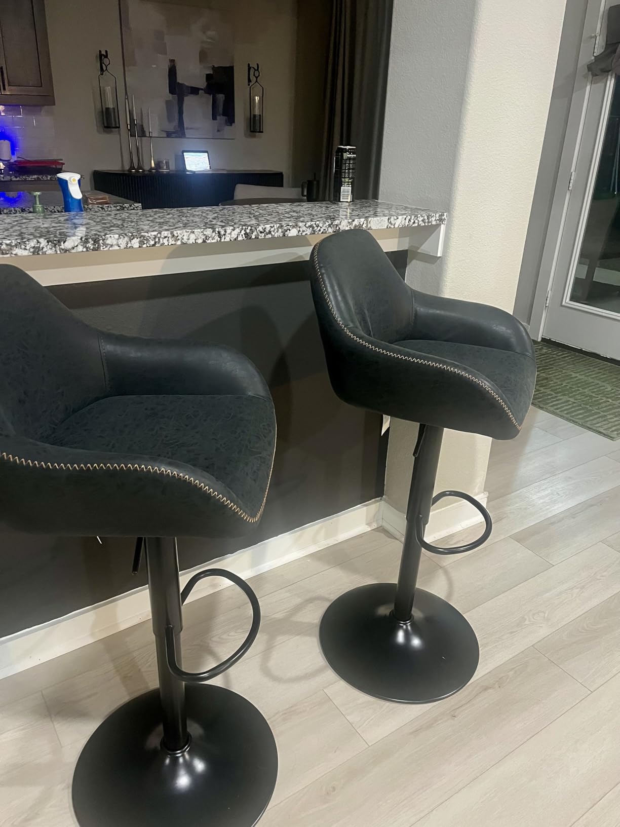 Yaheetech Bar Stools Set of 4, Adjustable Swivel PU Leather, Retro Brown | Counter Height Barstools with Padded Backrest & Armrests, 300 lb Weight Capacity, Easy Assembly, Home Kitchen, Dining Room customer photo 2