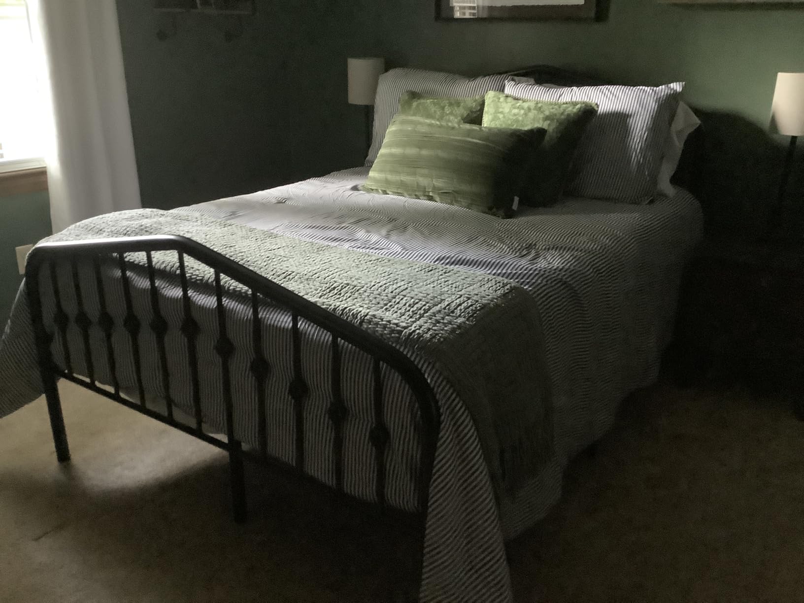 SHA CERLIN Queen Size Metal Platform Bed Frame with Victorian Style Wrought Iron-Art Headboard/Footboard, No Box Spring Required, Black customer photo 1