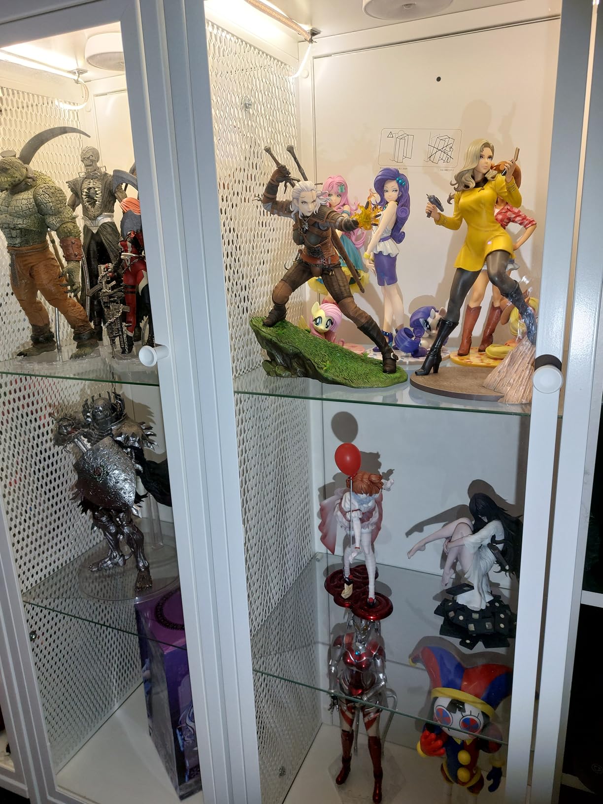 Kotobukiya The Witcher: Geralt Bishoujo Statue customer photo 1