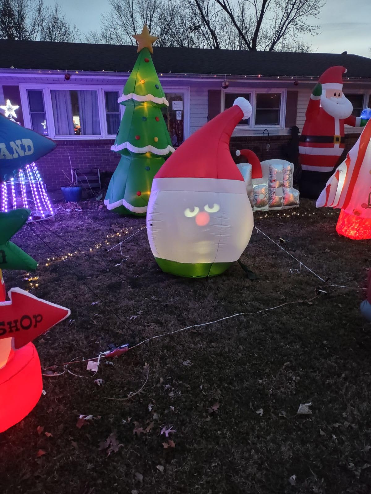Inflatable Mr. Chill Talking Animated Inflatable Snowman with Built in 56 Inch HD Screen and Built in Projector + Speaker Includes 30 Minutes of Content customer photo 1