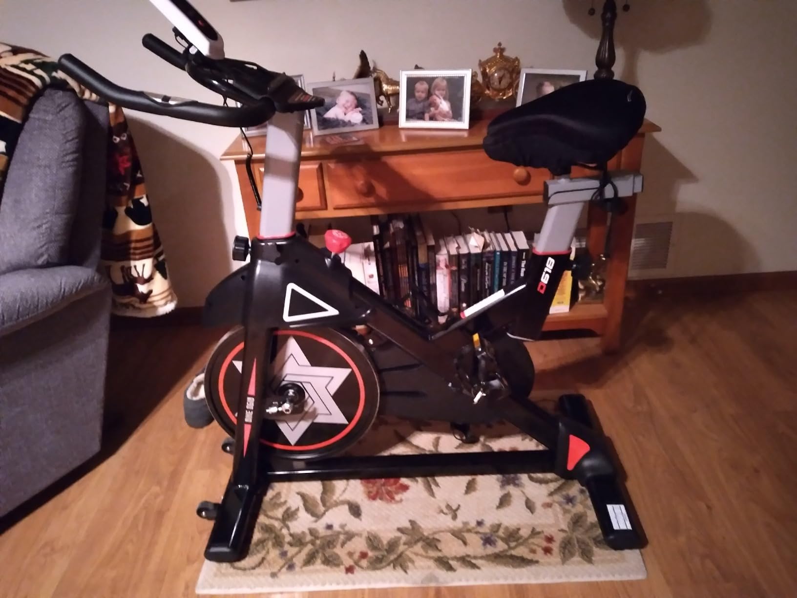 POOBOO Exercise Bike, Stationary Bike for Home Gym, Indoor Cycling Bike w/Comfortable Seat Cushion & Tablet Mount, Silent Belt Drive Indoor Bike for Cardio Workout customer photo 1